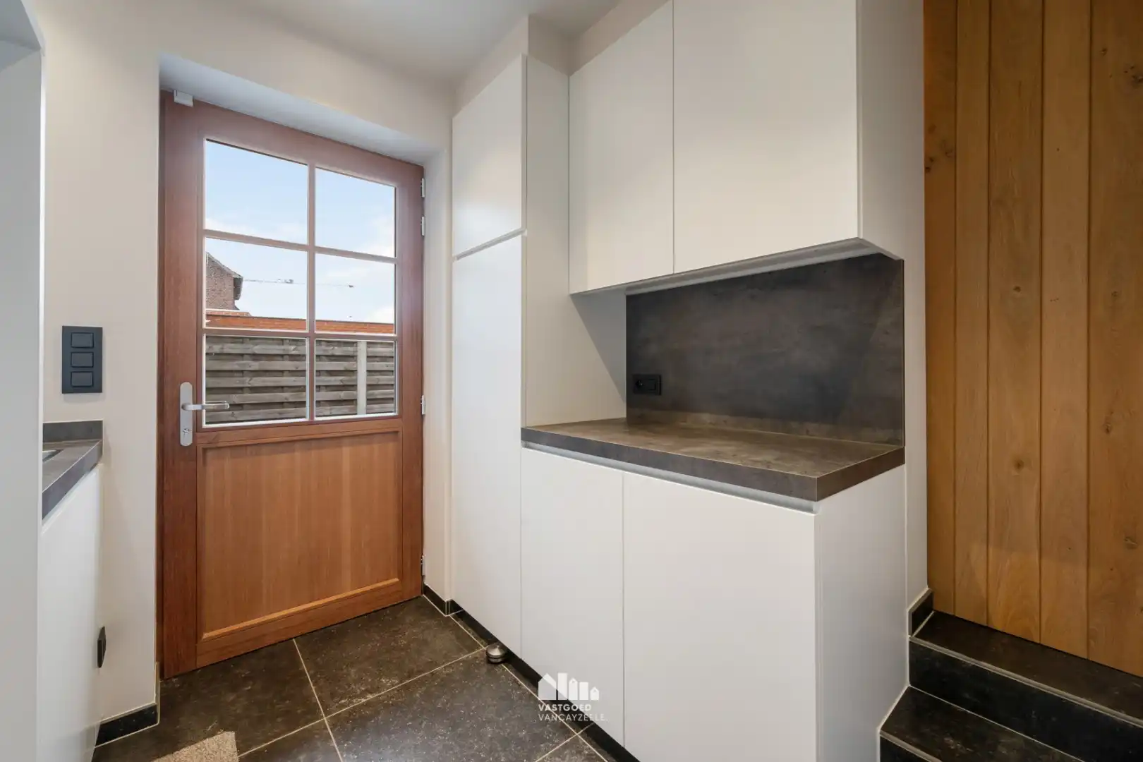 Instapklare, energiezuinige woning met tuin en dubbele garage in hartje Voormezele foto 14