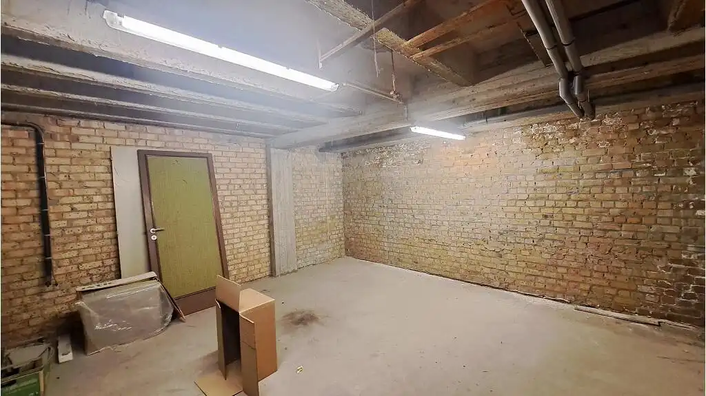 Ruime kantoor- of handelsruimte te huur in Zeebrugge foto 17