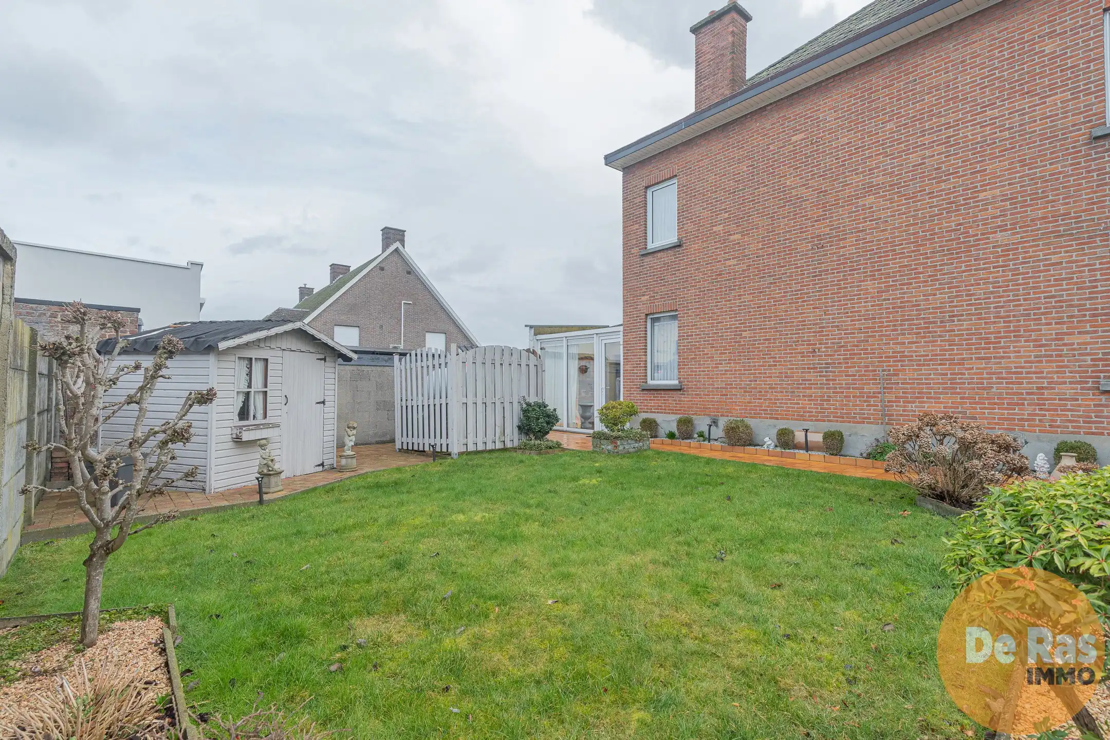 LEDE- Stevige halfopen bebouwing pal in centrum! foto 3