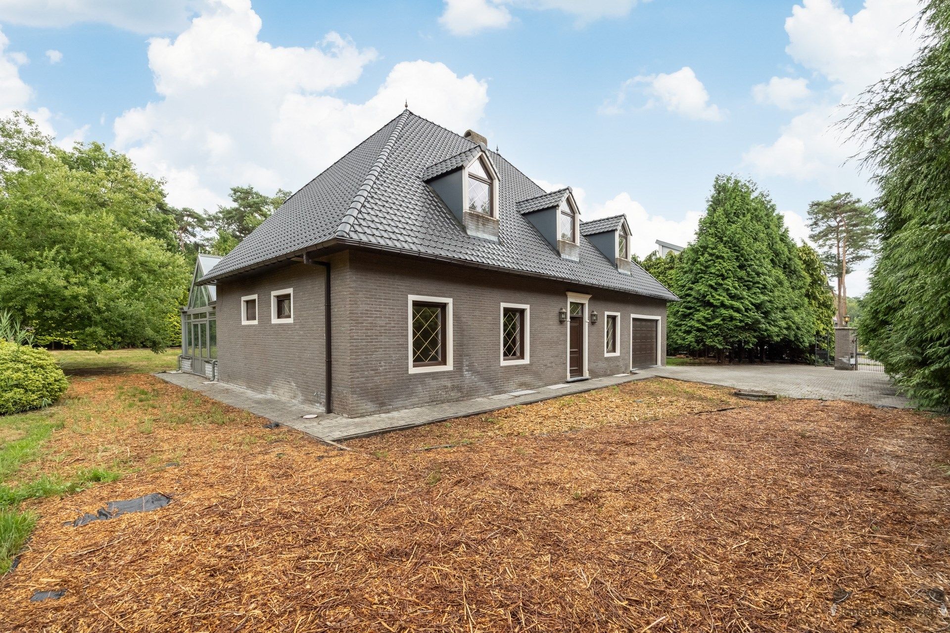 Villa met prachtige uitbouw op een zonovergoten perceel van 3.075 m². foto 24