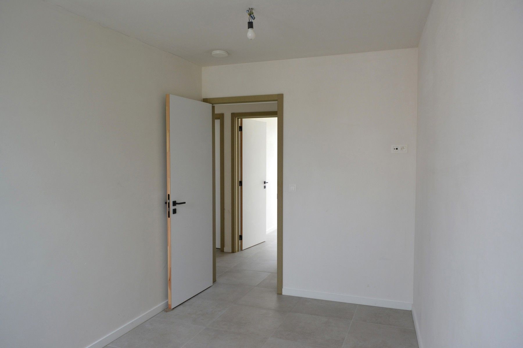 Knappe nieuwbouwwoning met bijgebouw op centrale locatie foto 14