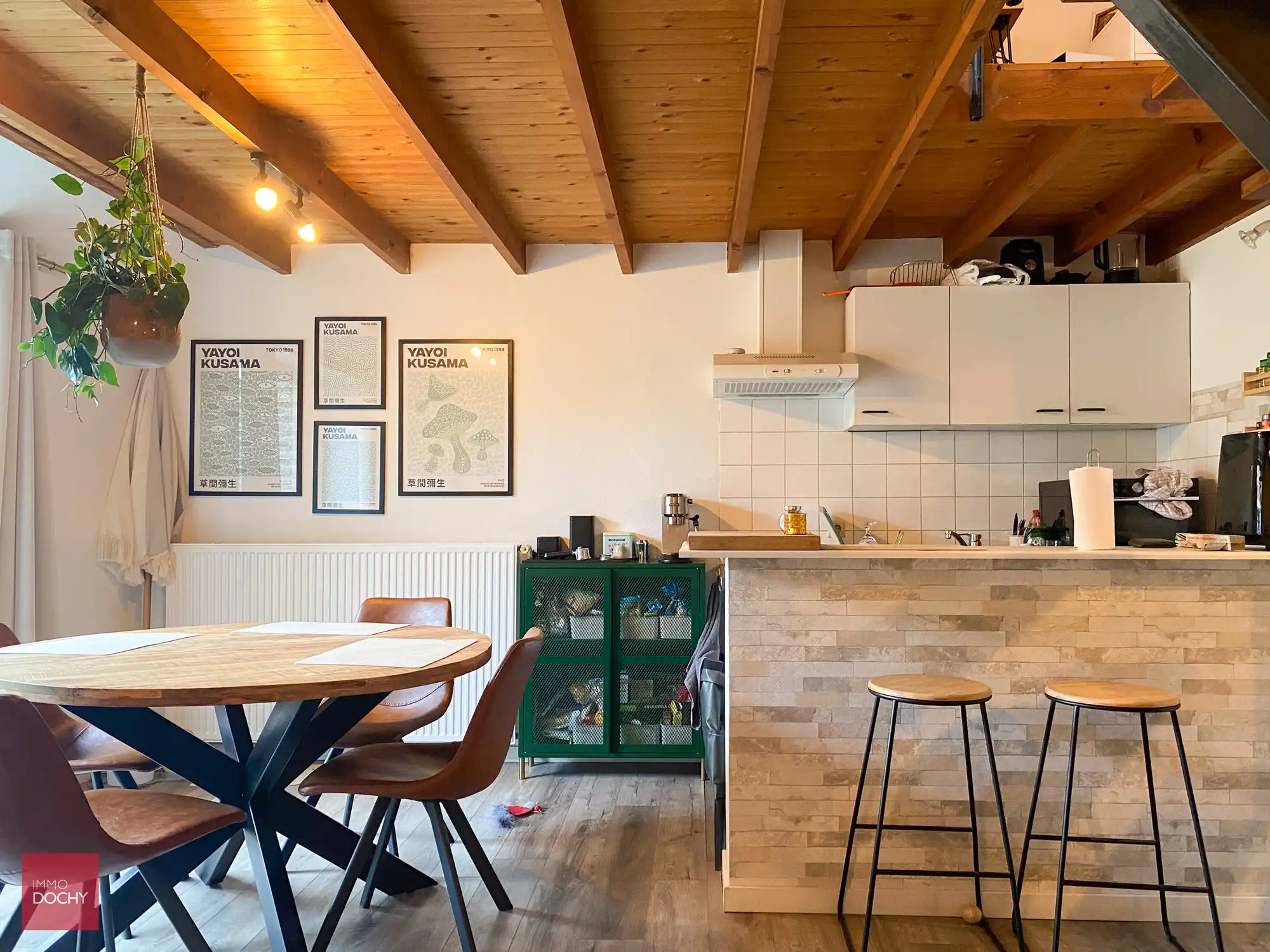 Loft | Gezellige goed onderhouden duplex - appartementje met groot privaat terras in centrum | Verhelststraat foto {{pictureIndex}}