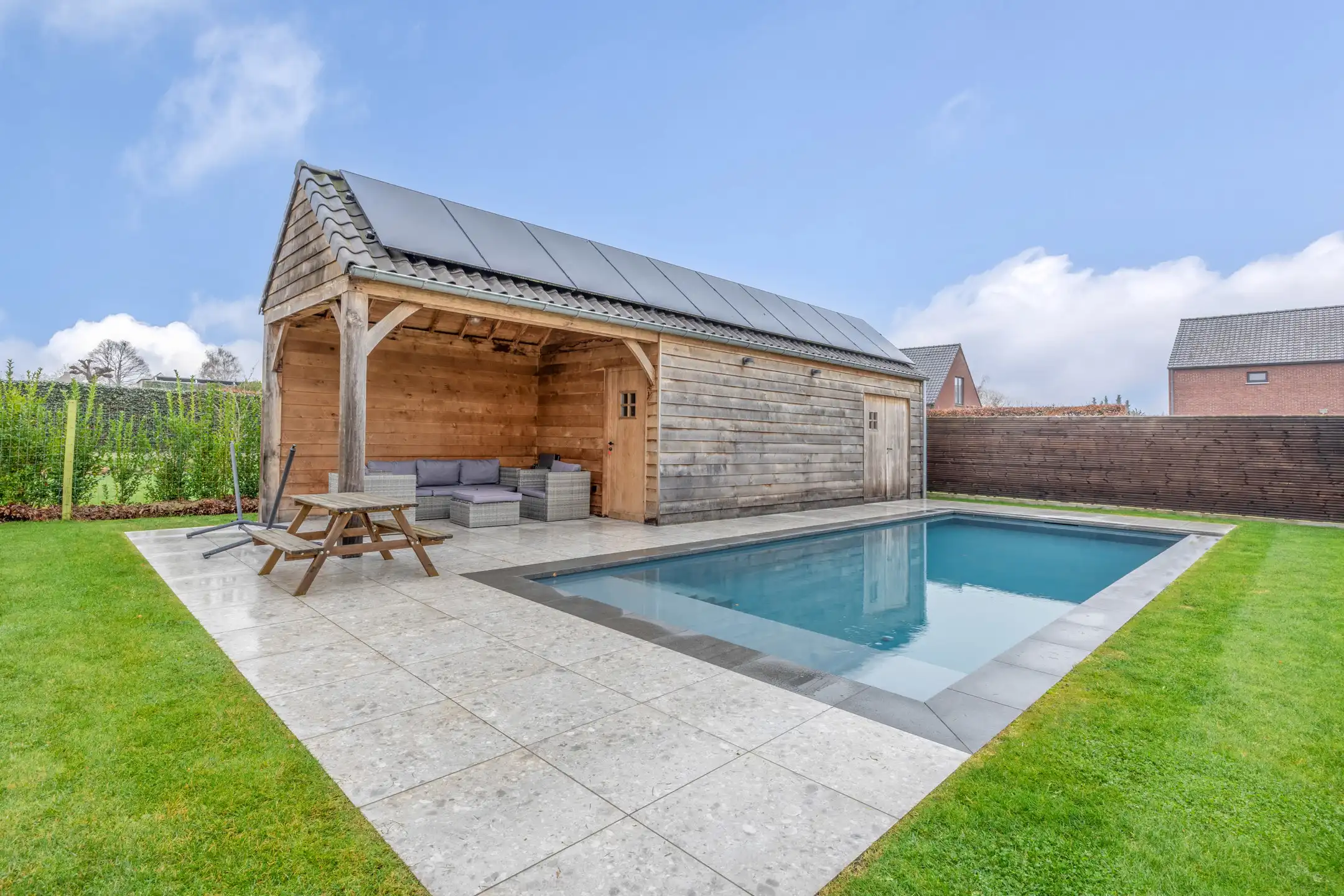 Langgevelhoeve met bijgebouw op rustige landelijke locatie foto 24