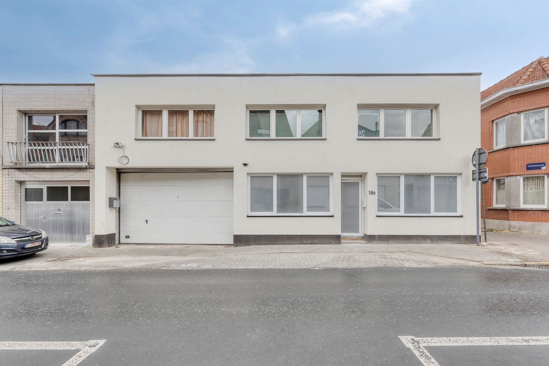 Vernieuwbouw appartement 2025 met aparte privatieve toegang foto {{pictureIndex}}