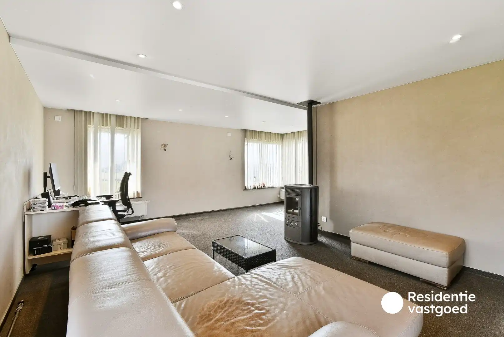 Ruime en instapklare villa met 4 slaapkamers, garage, tuin en 2 terrassen foto 10
