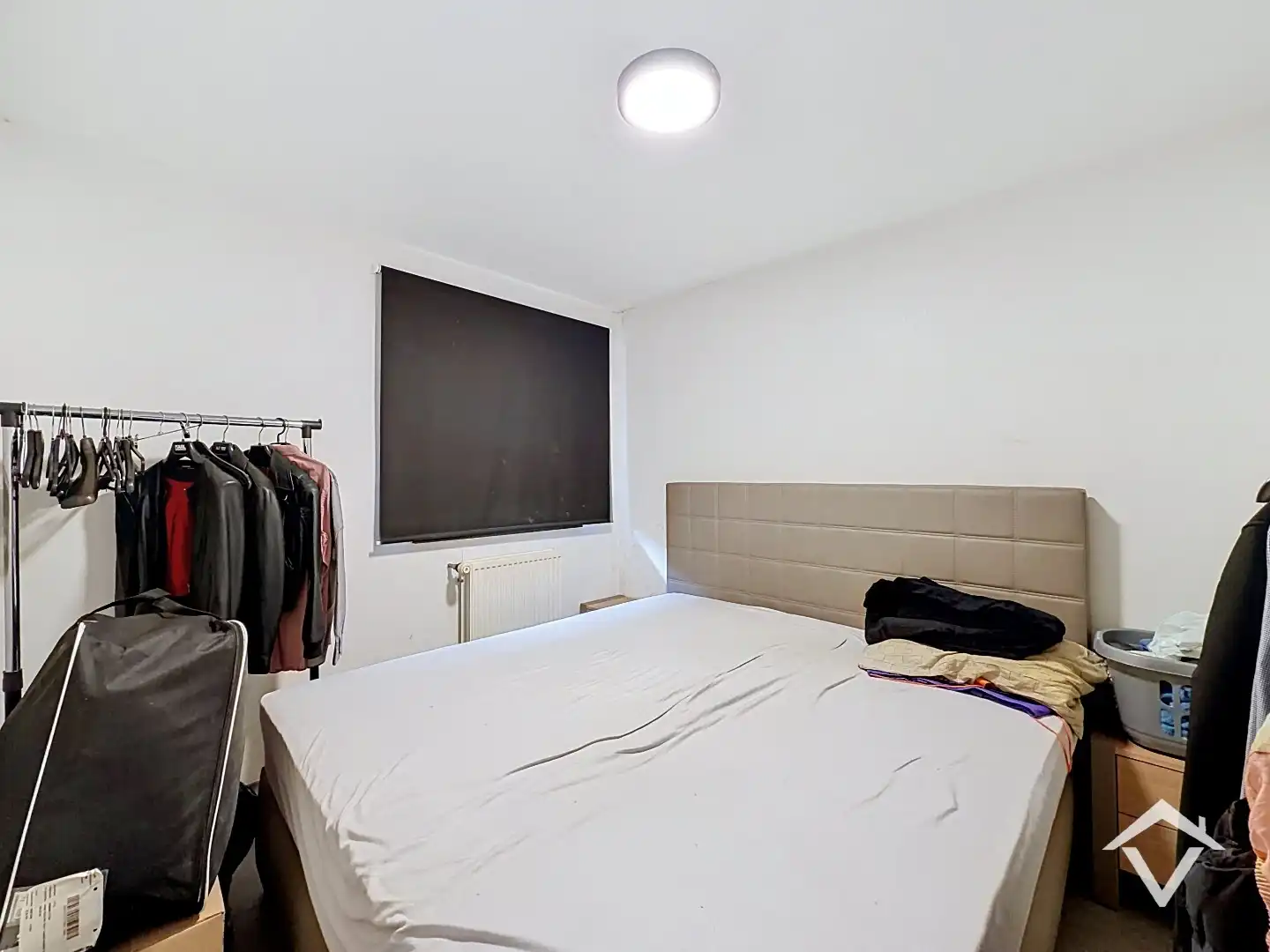 Instapklaar appartement met 2 slaapkamers, 2 terrassen, garage en tuin te Roeselare. foto 17