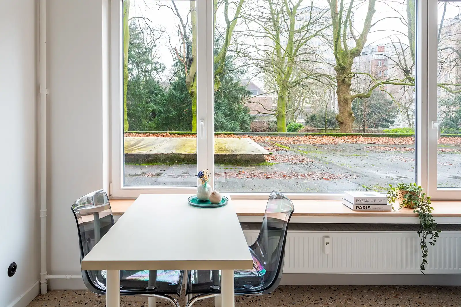 Moderne, lichtrijke studio op rustige locatie met groen uitzicht foto 3