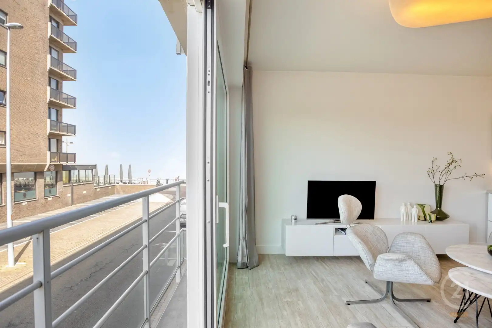 Instapklaar appartement met zijdelings zeezicht op toplocatie in Middelkerke foto {{pictureIndex}}