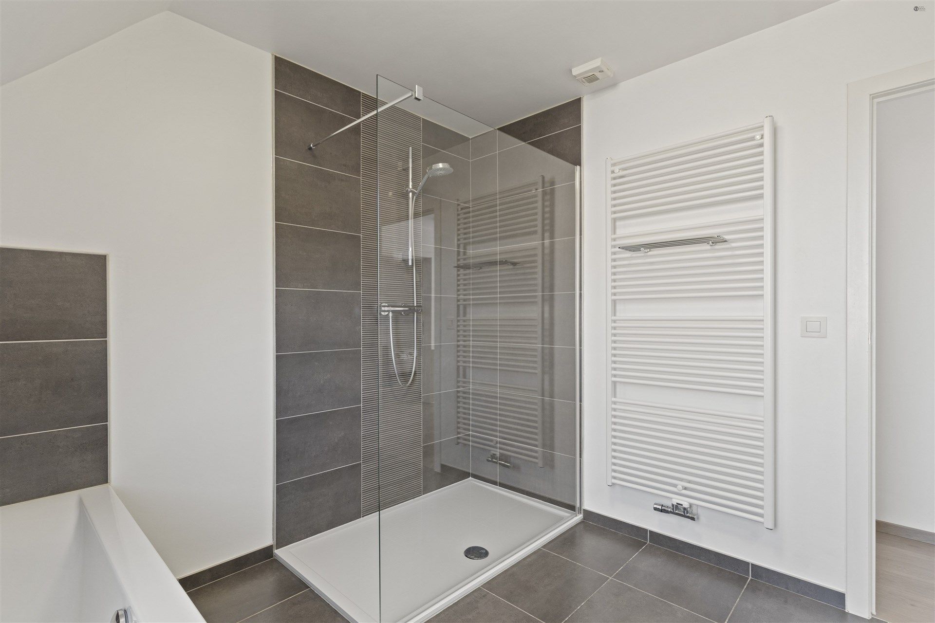 Recente bebouwing met 3 slaapkamers foto 14
