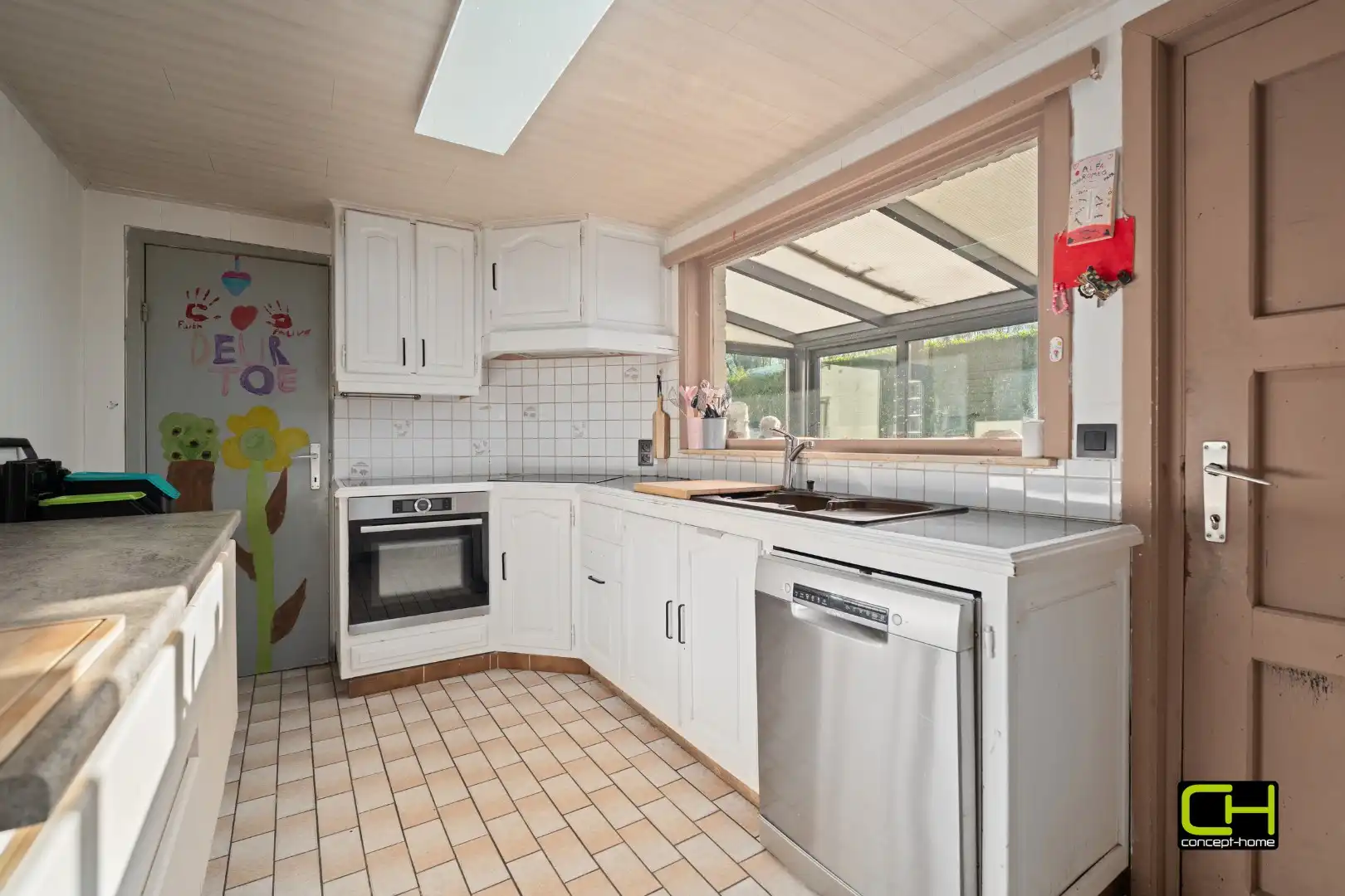 Halfopen bebouwing met zonnige tuin te koop in Lievegem foto 6