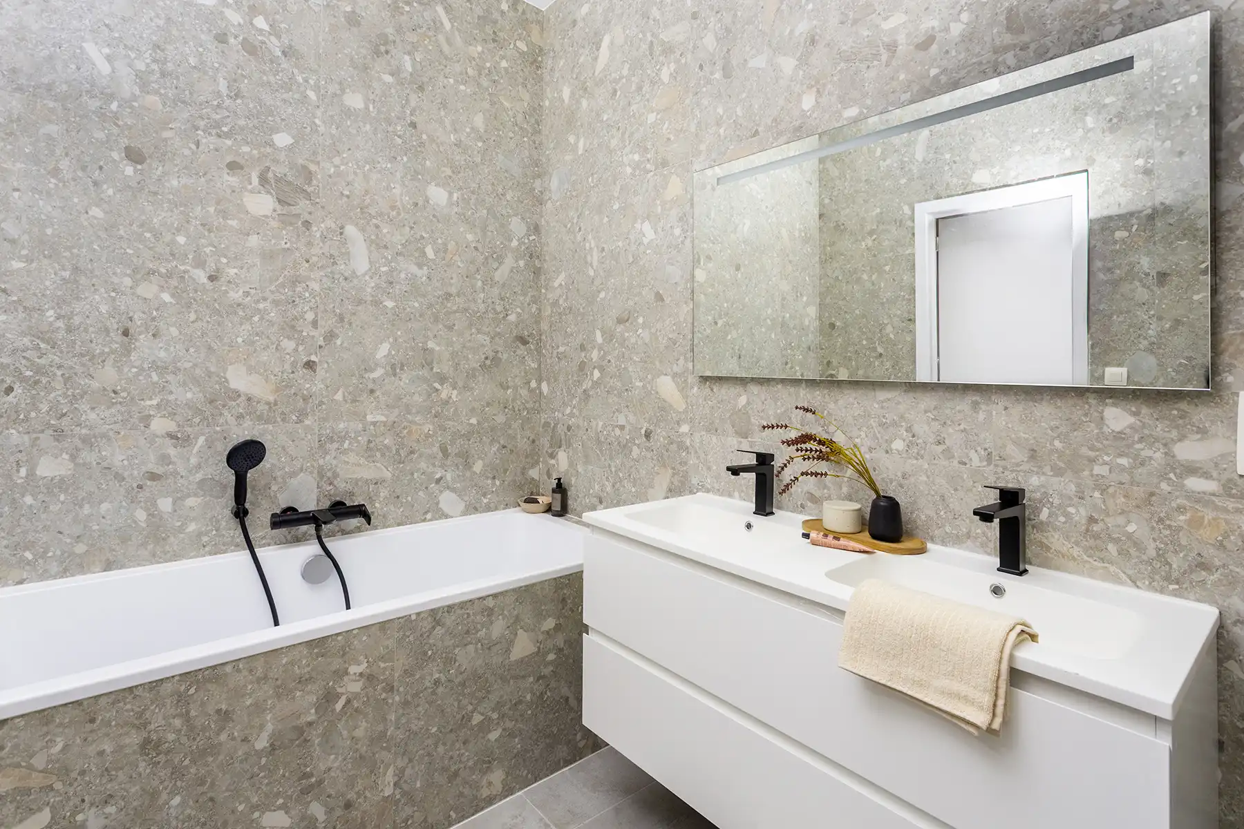 Volledig gerenoveerd 1-slaapkamerappartement op toplocatie! foto 7