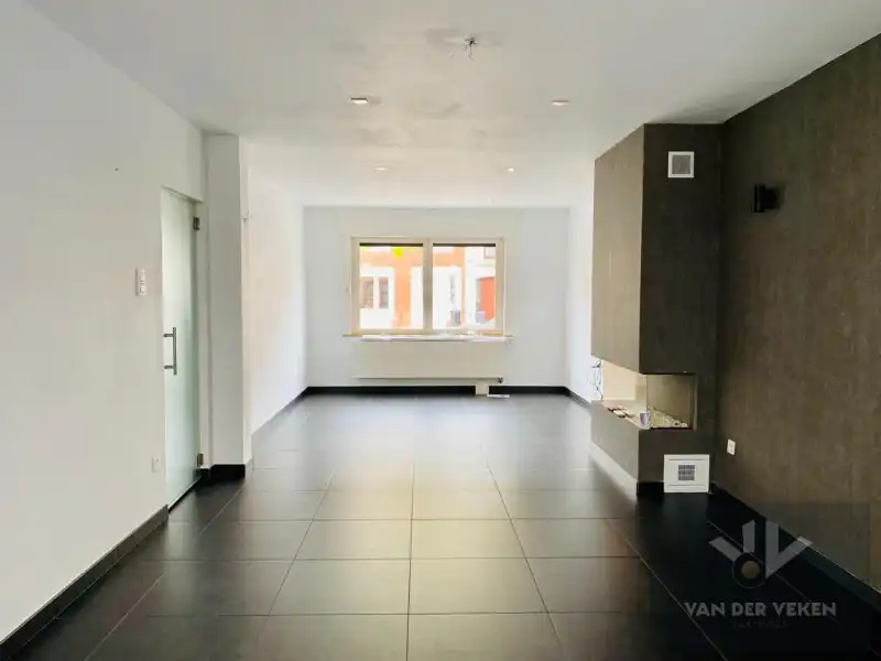 Ruime woning met 4 slaapkamers en 2 badkamers foto 5