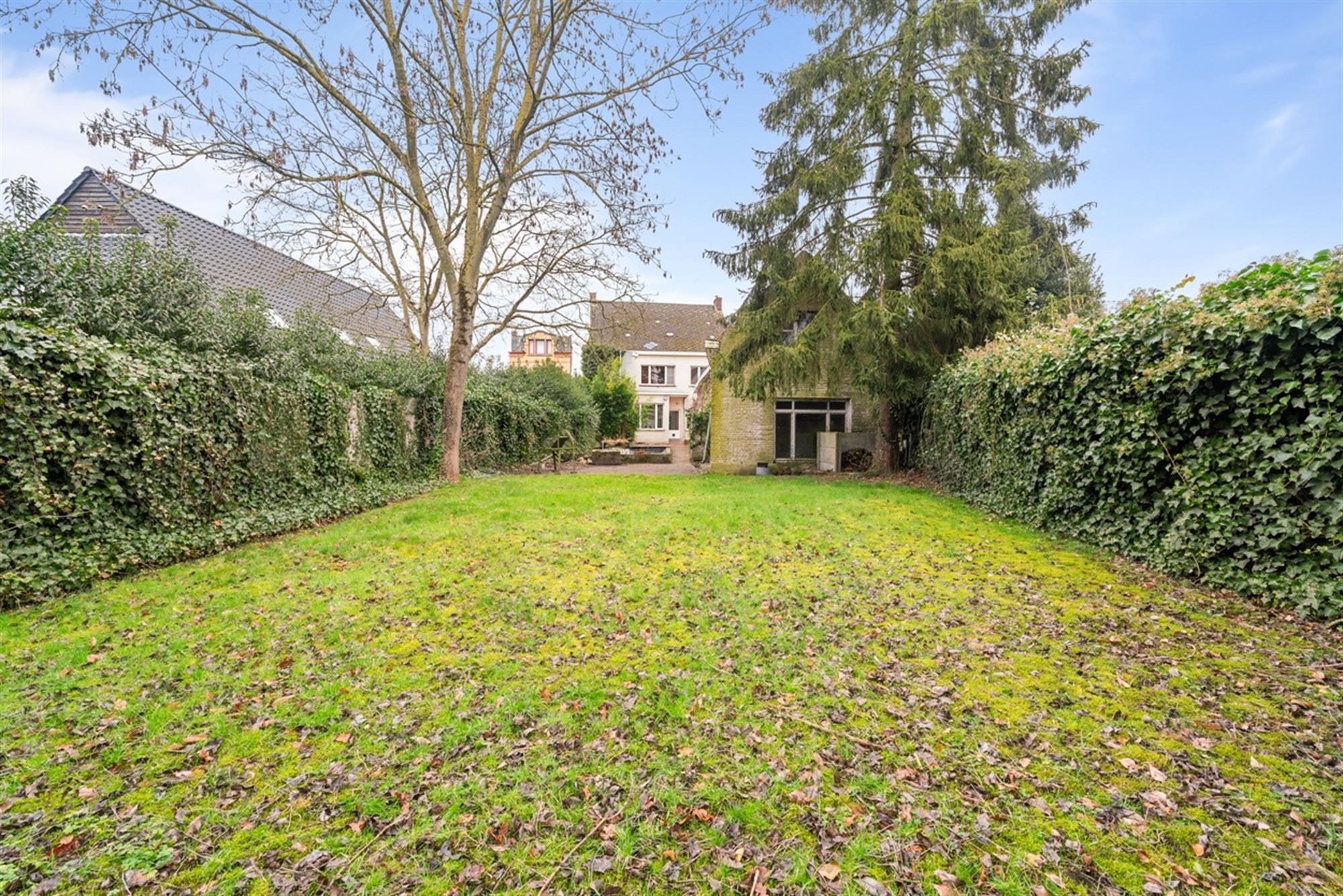 Te renoveren RUIME BURGERSWONING met BIJGEBOUW op een perceel van 668m² foto 7