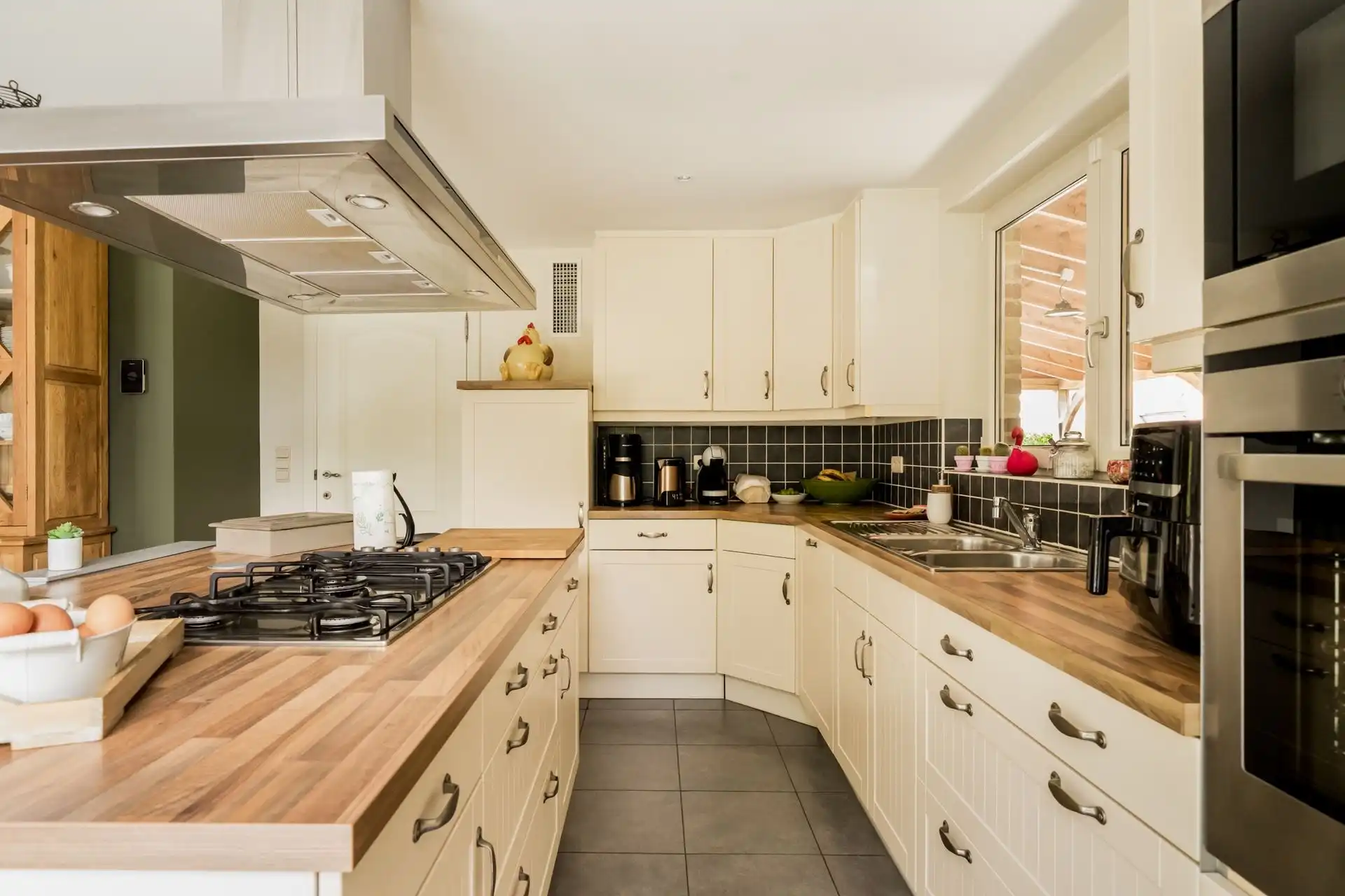 Villa met 3 slaapkamers, zwembad & poolhouse, omringd door groen ! foto 9