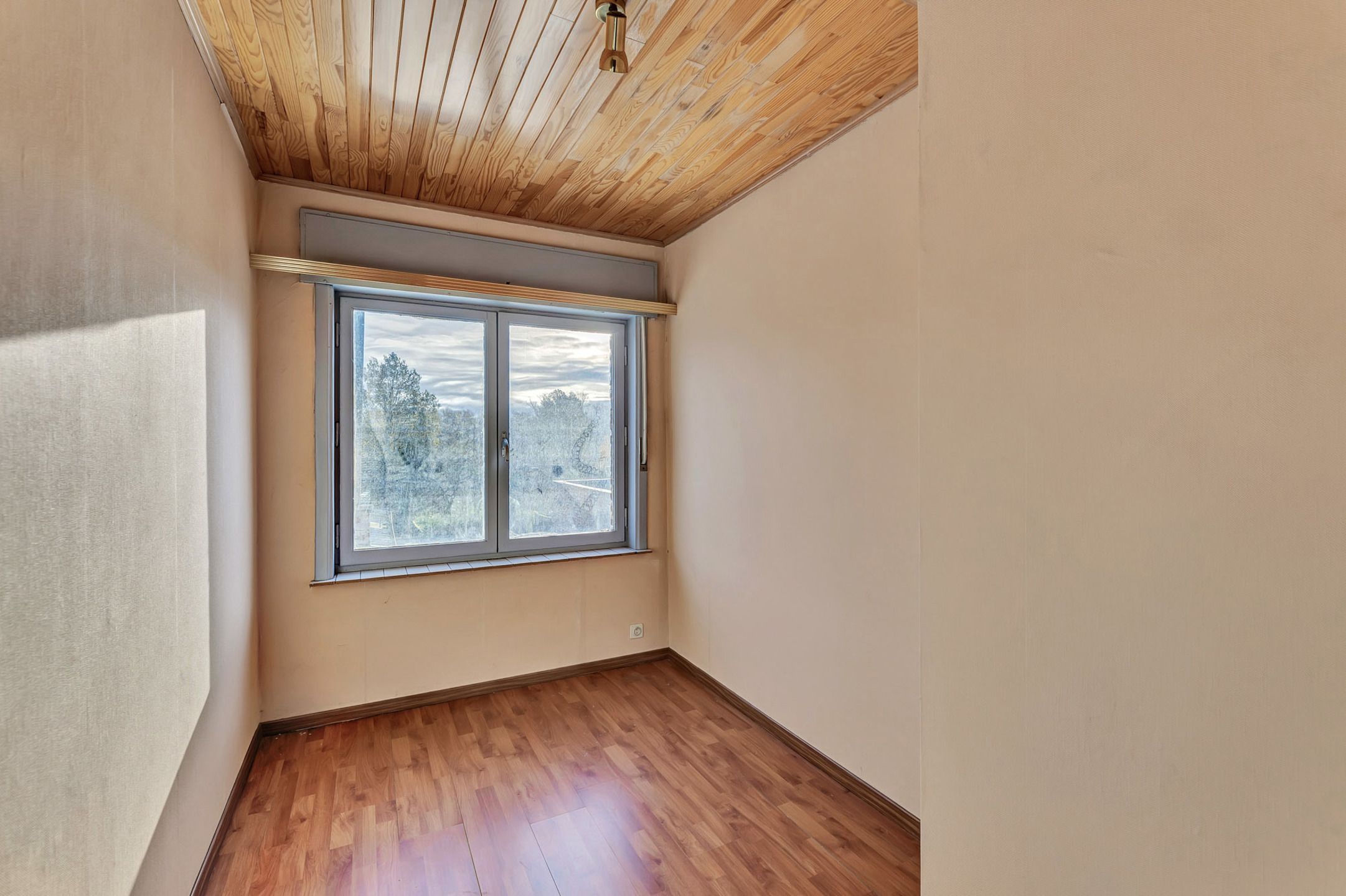 Ruime te renoveren woning op toplocatie foto 18