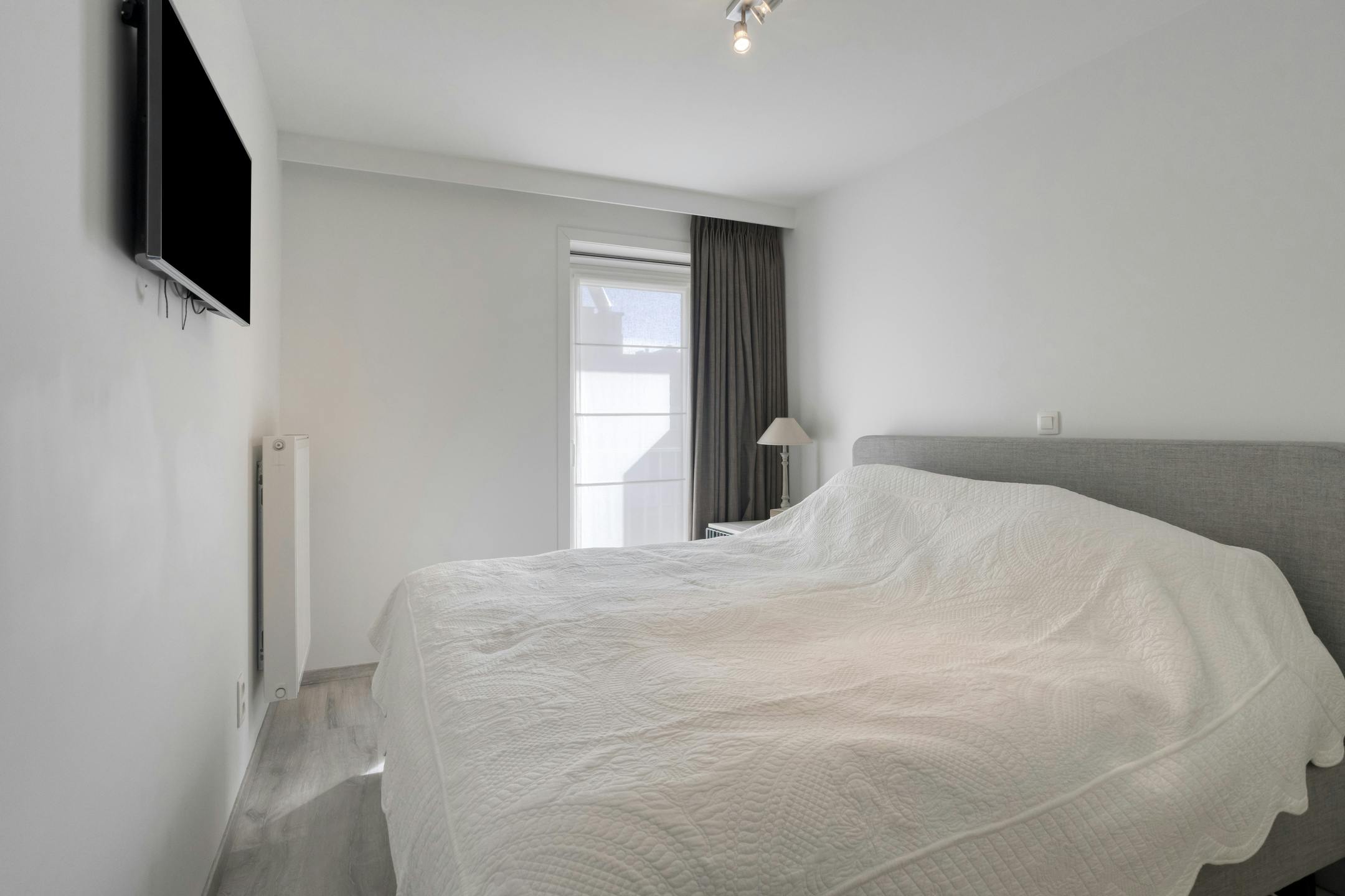 Recent appartement (2017) met 2 slaapkamers op de Zeedijk  foto 8