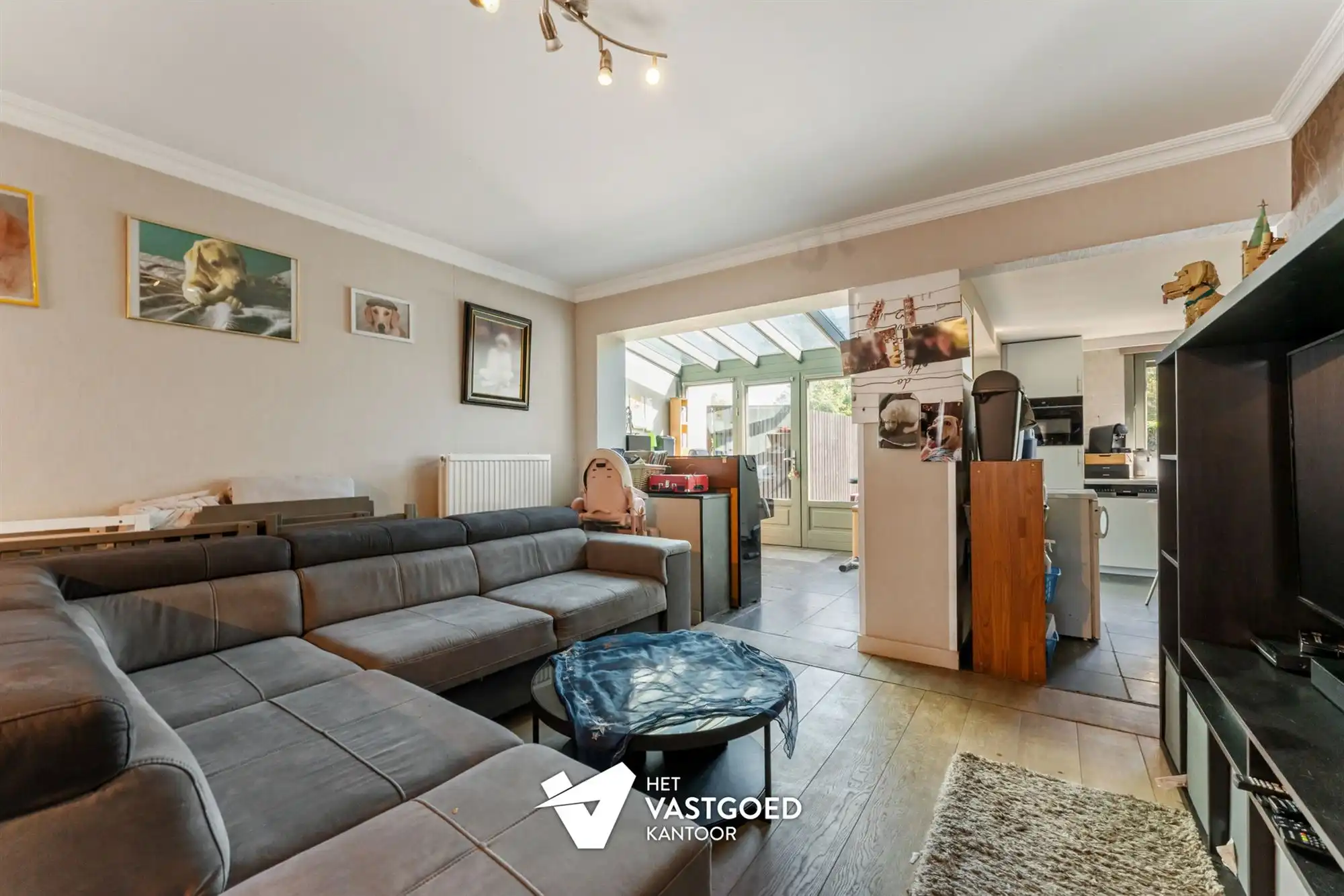 GELIJKVLOERS APPARTEMENT MET STAANPLAATS EN AFGESLOTEN GARAGE TE BERINGEN foto 4