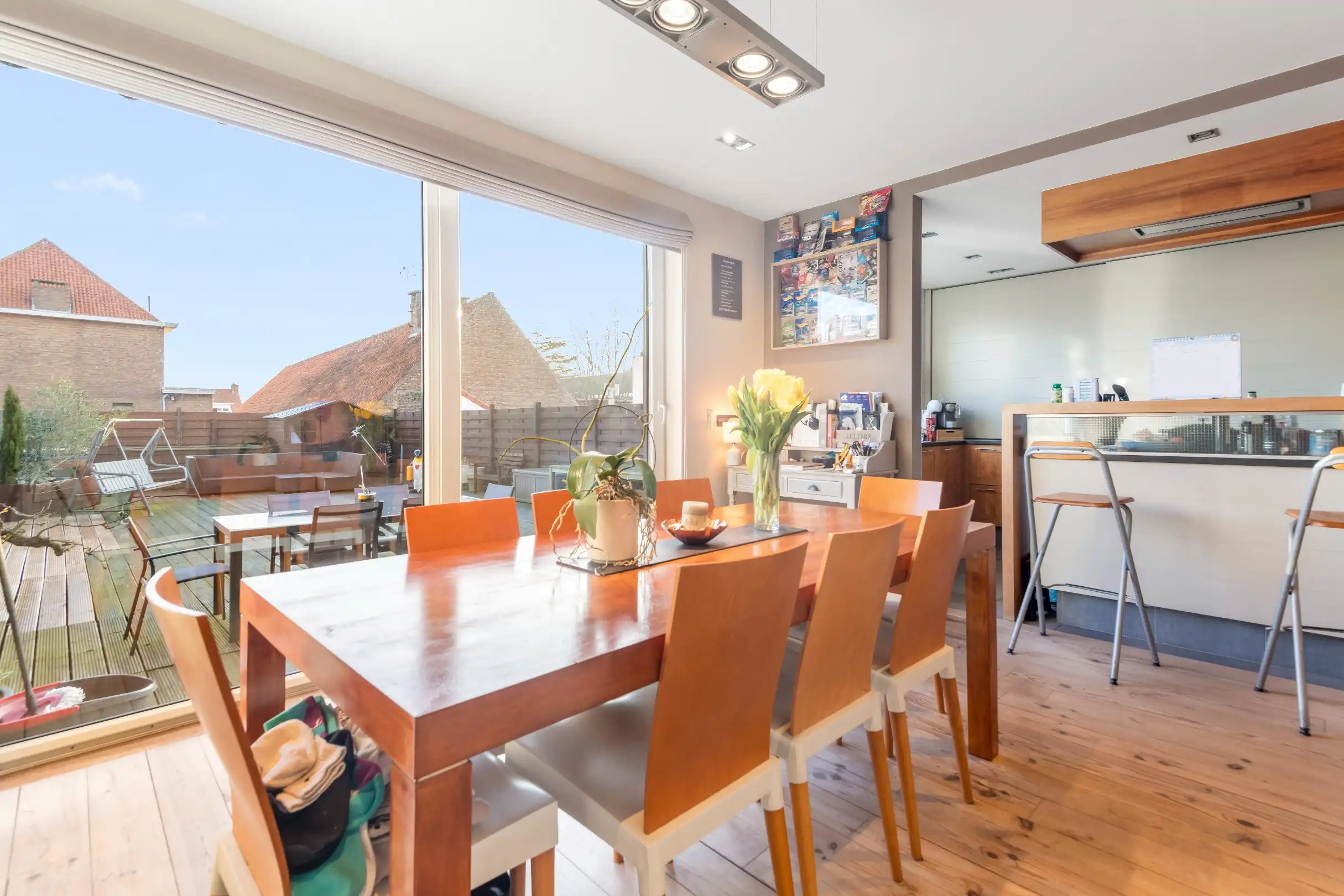 Ruime Bel-étage woning gelegen in het centrum van Knokke met garage/loods van 135m² foto 3