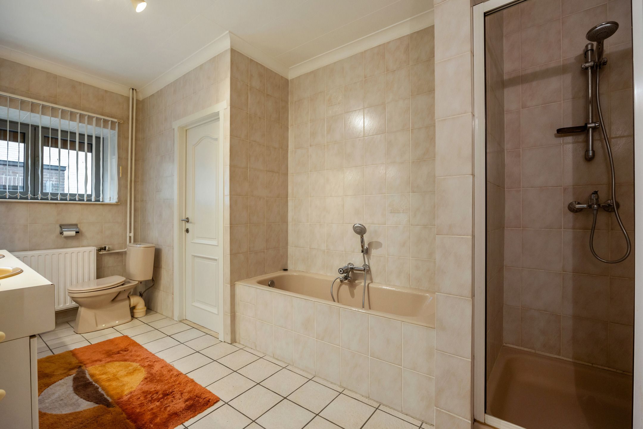 Ruime eengezinswoning met authentieke charme in Koninksem foto 8