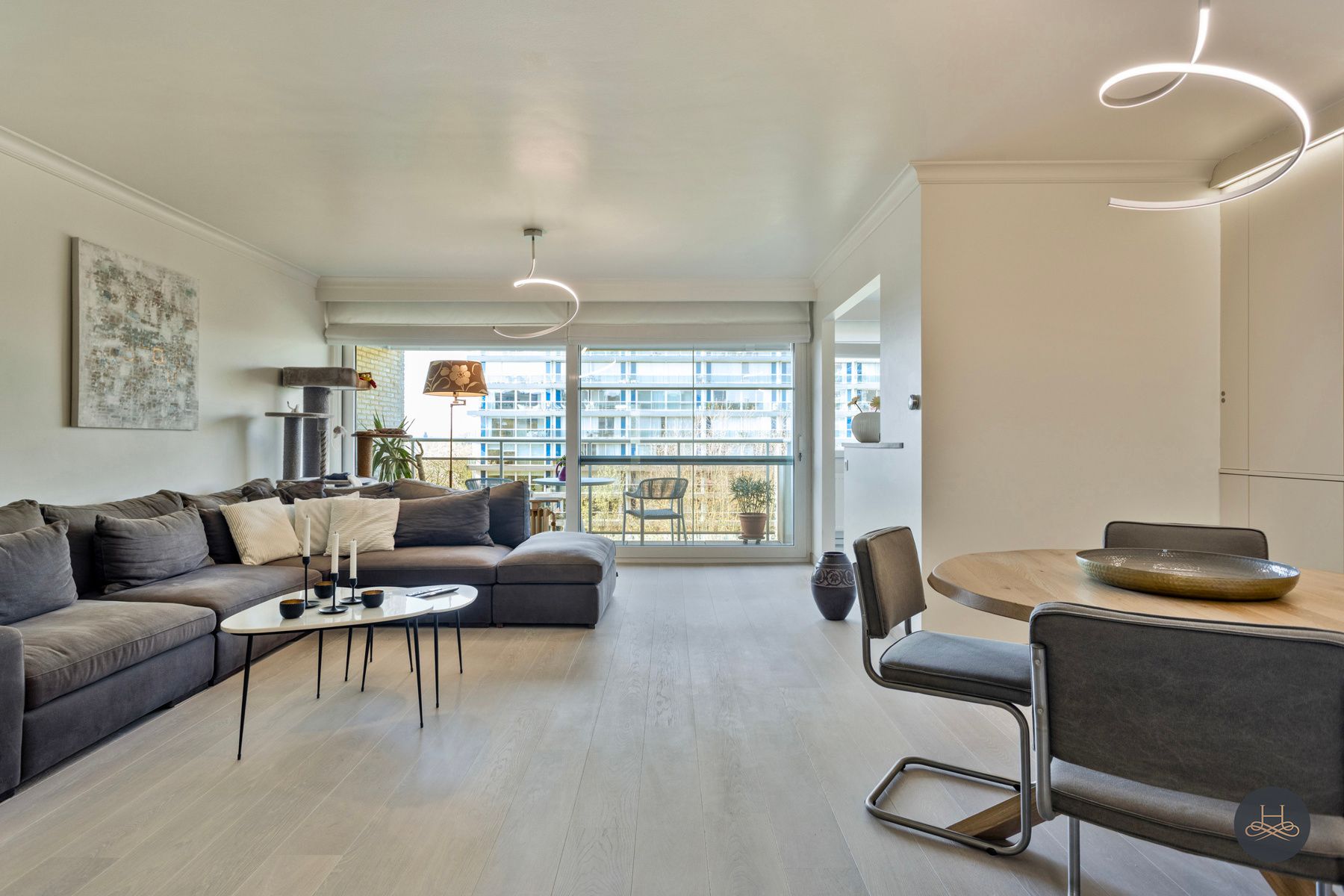 Stijlvol gerenoveerd & energiezuinig appartement met garage foto {{pictureIndex}}