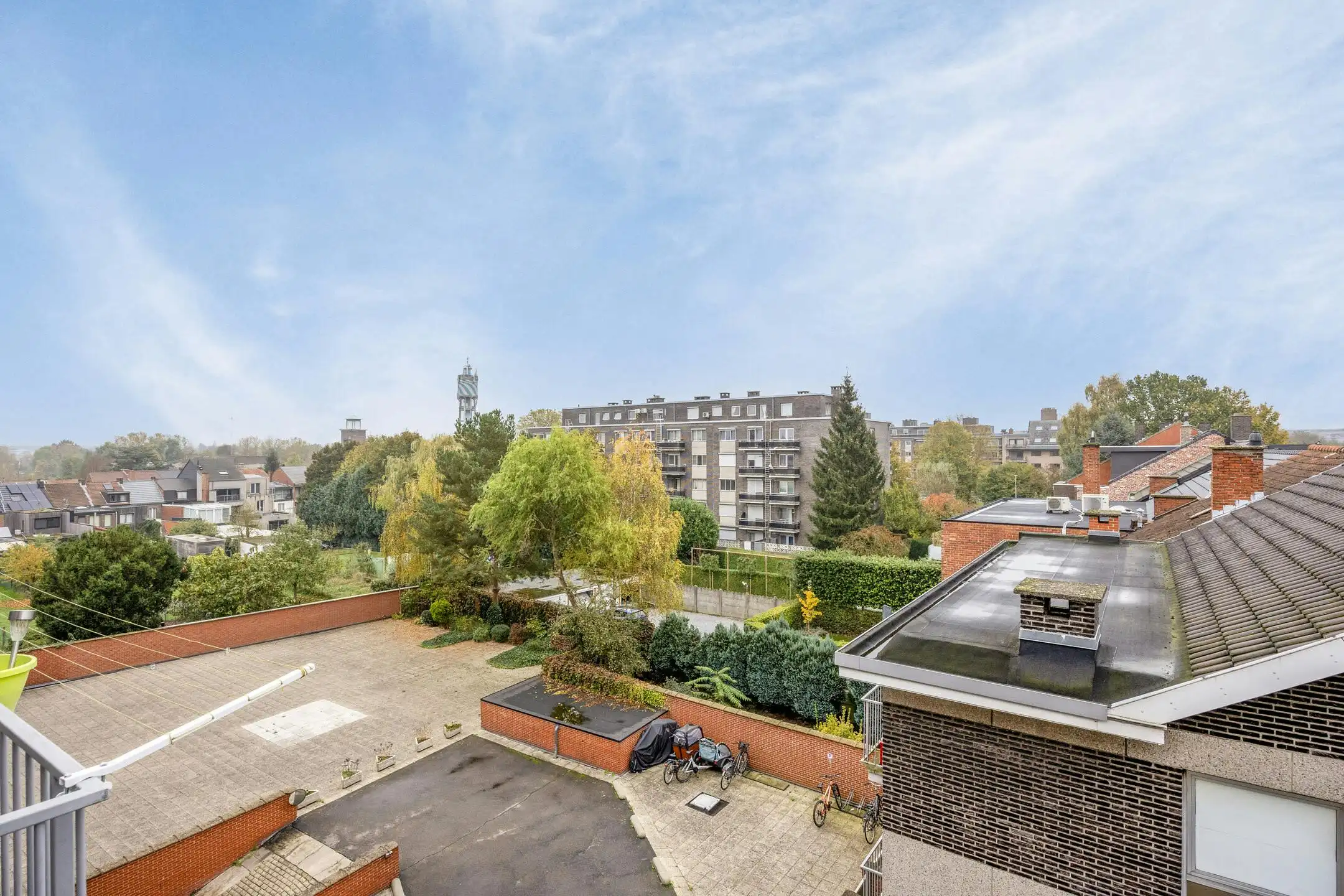 Drie slaapkamer appartement met garagebox en berging in het centrum van Hasselt foto 12