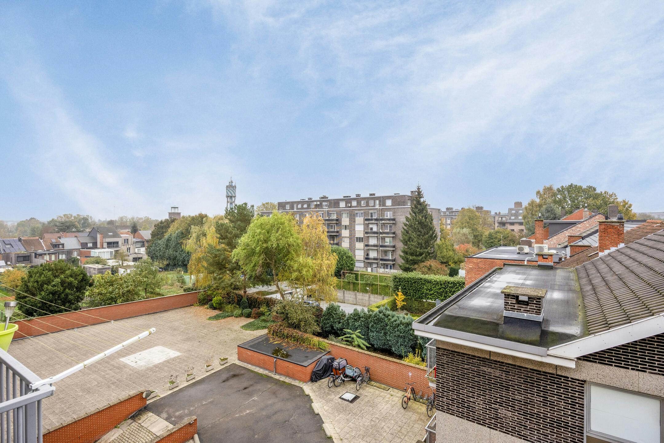 Drie slaapkamer appartement met garagebox en berging in het centrum van Hasselt foto 12