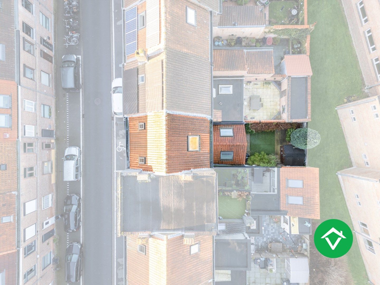 Gerenoveerde rijwoning in Brugge met 2 slaapkamers foto 22