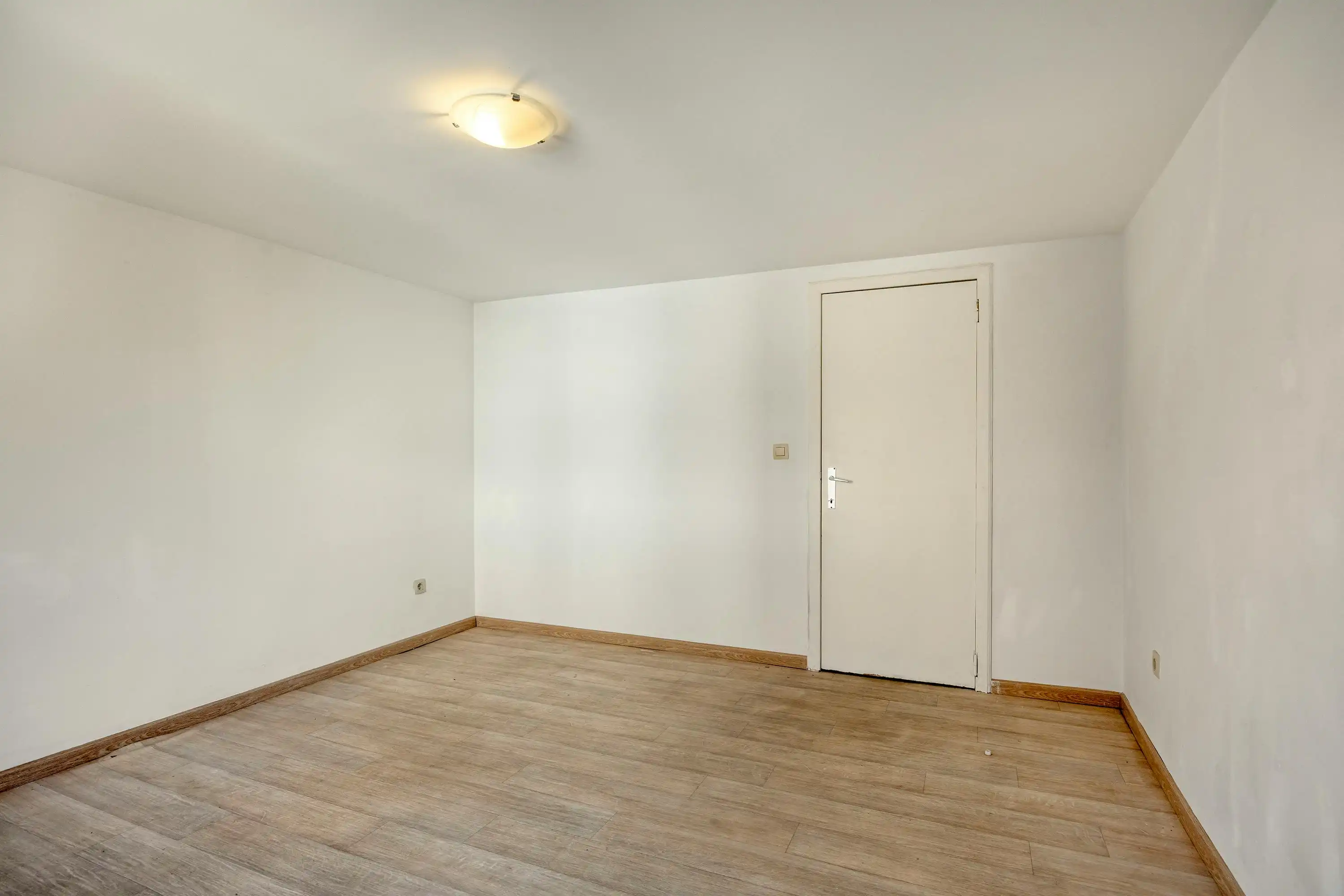 Charmante tweegevelwoning te koop in hartje Strombeek-Bever foto 11