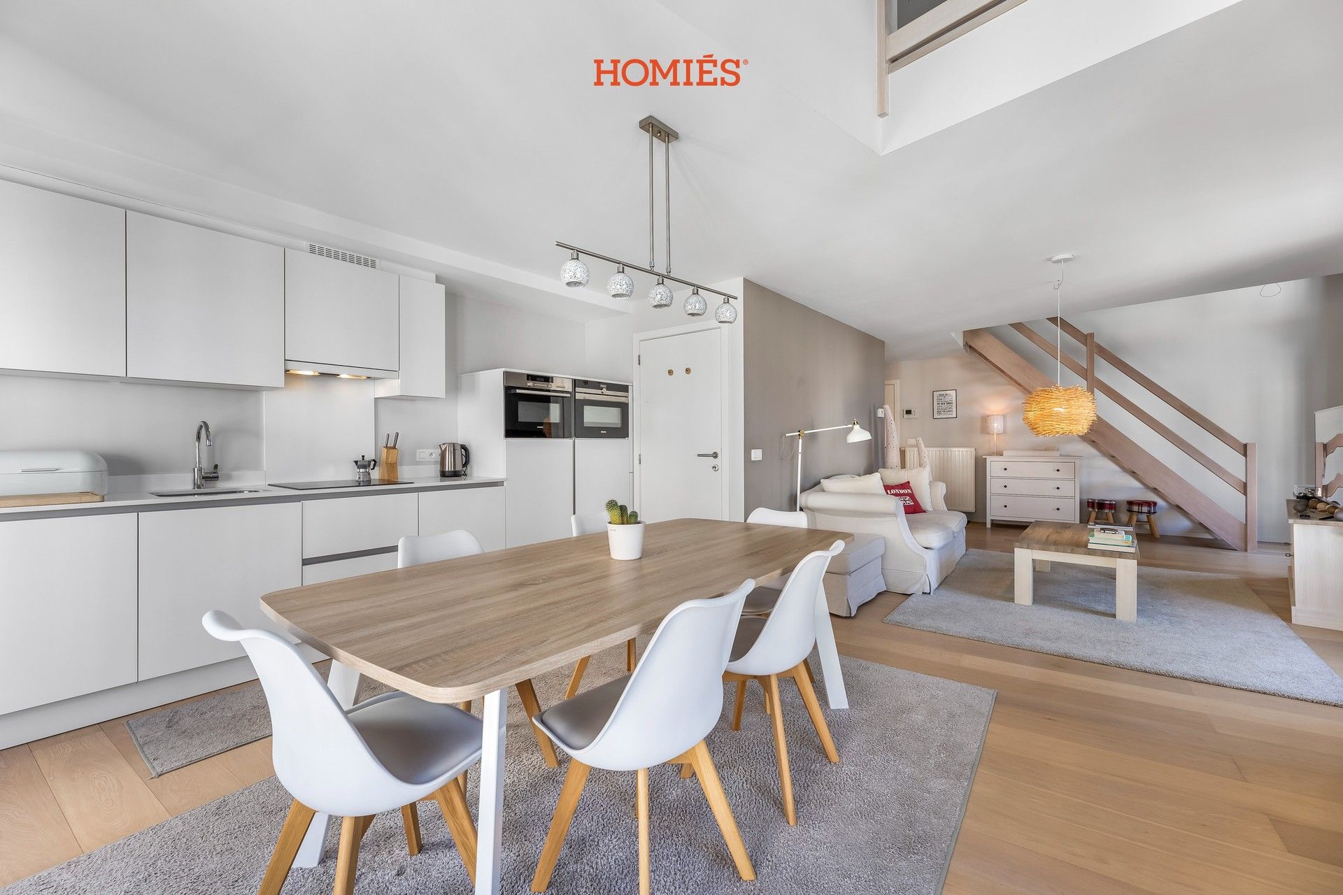 Lichtrijk hoekappartement met 2 slpks in cenrum Leuven foto 2