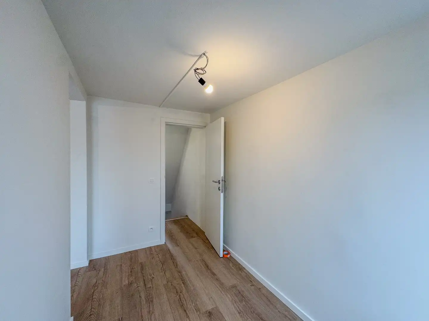 Gezellige woning met 2 slaapkamers, dressing en tuin. foto 15