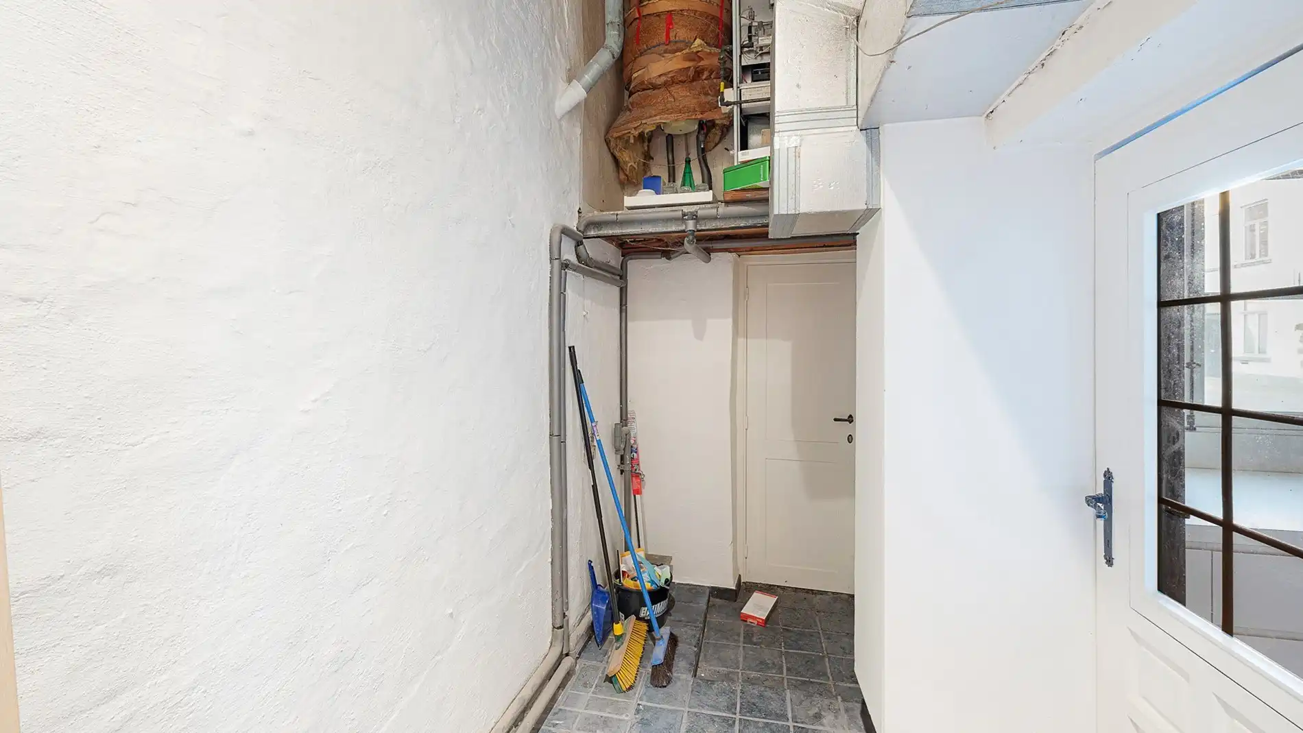 Charmante woning aan het Sint-Annaplein te Brugge foto 18