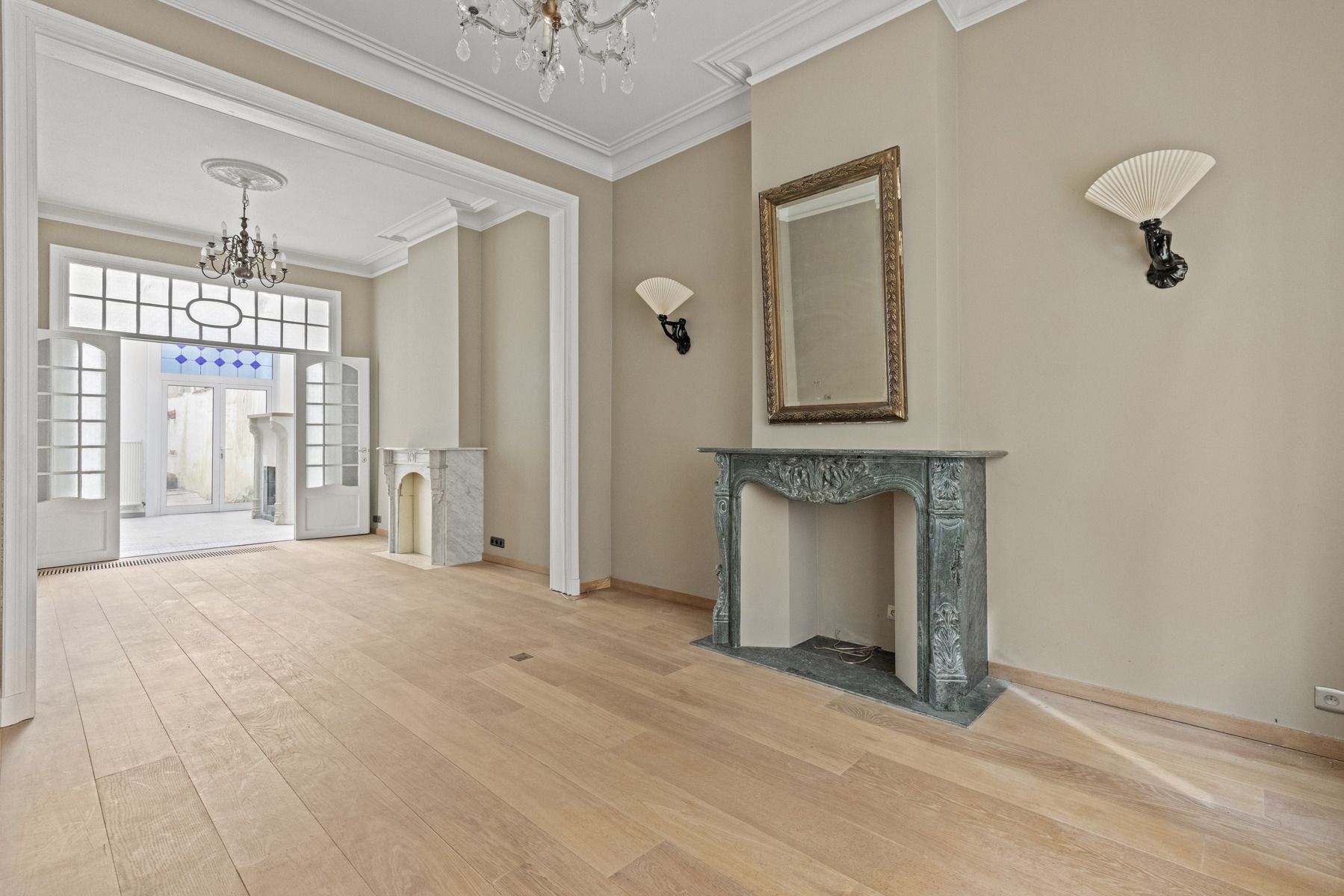 Karaktervolle herenwoning met stadstuin in het historische hart van Brugge foto {{pictureIndex}}