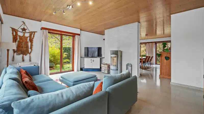 Ruime villa van 302m² op 36 are met zwembad en volledige onderkeldering foto 5