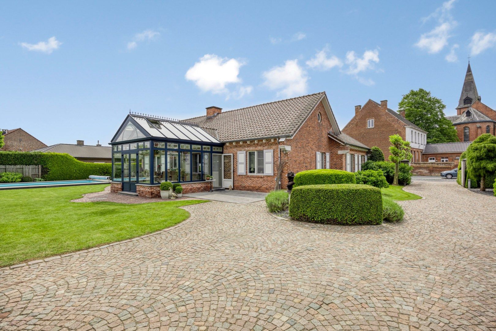 Ruime goed onderhouden woning op een prachtig perceel met praktijk mogelijkheid foto 28