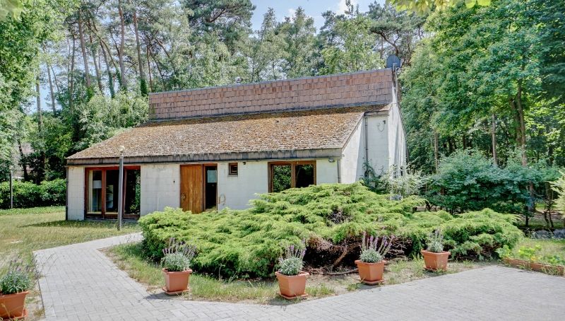 Villa van 265m² inclusief garage-kelder, op een perceel van 21a59ca foto 2