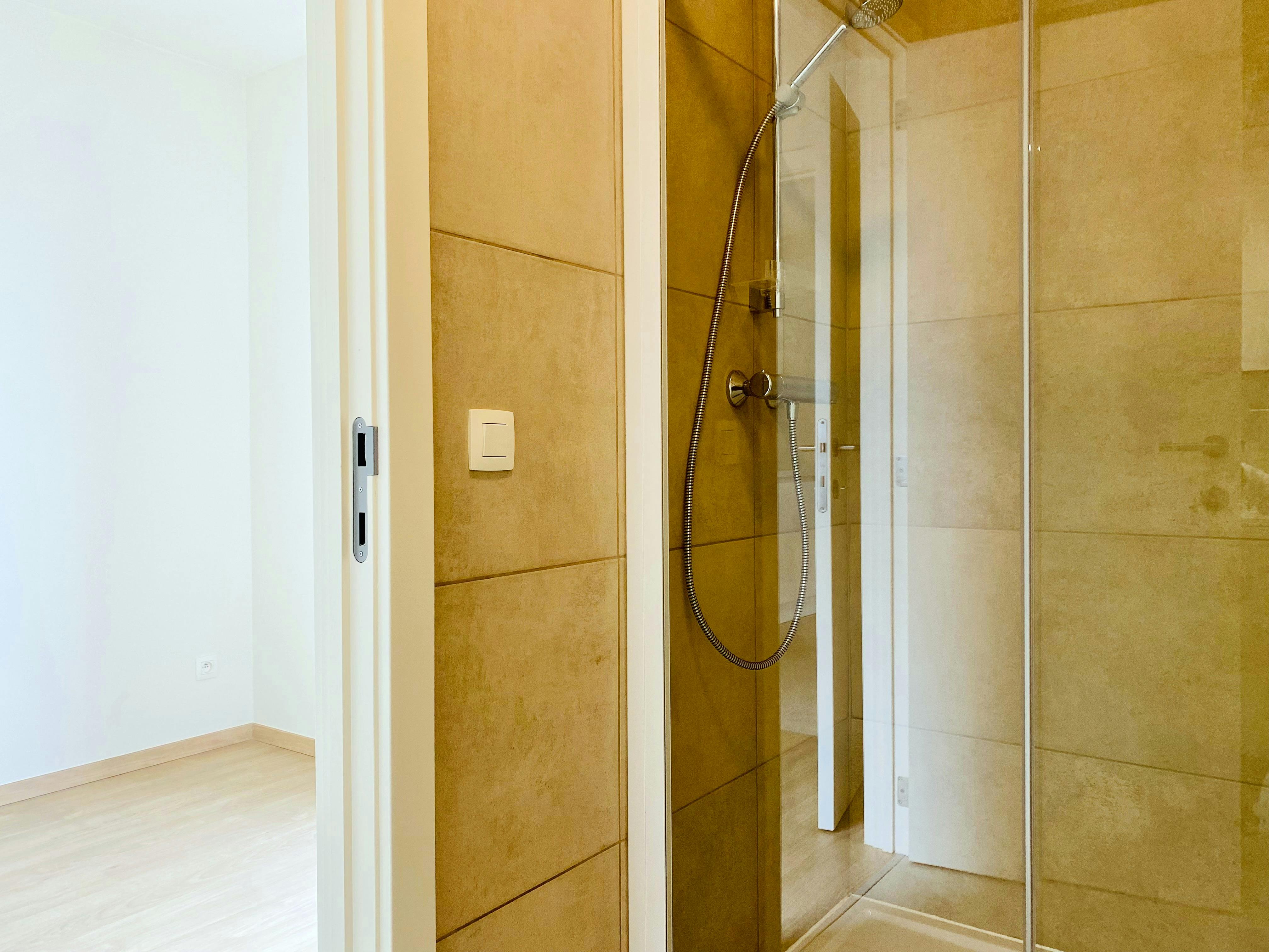 TE HUUR: recent appartement met 2 slaapkamers te Alken foto 12