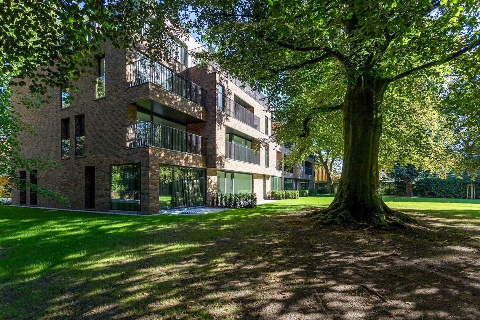 Penthouse met 2 terrassen in prachtige parkomgeving! foto {{pictureIndex}}