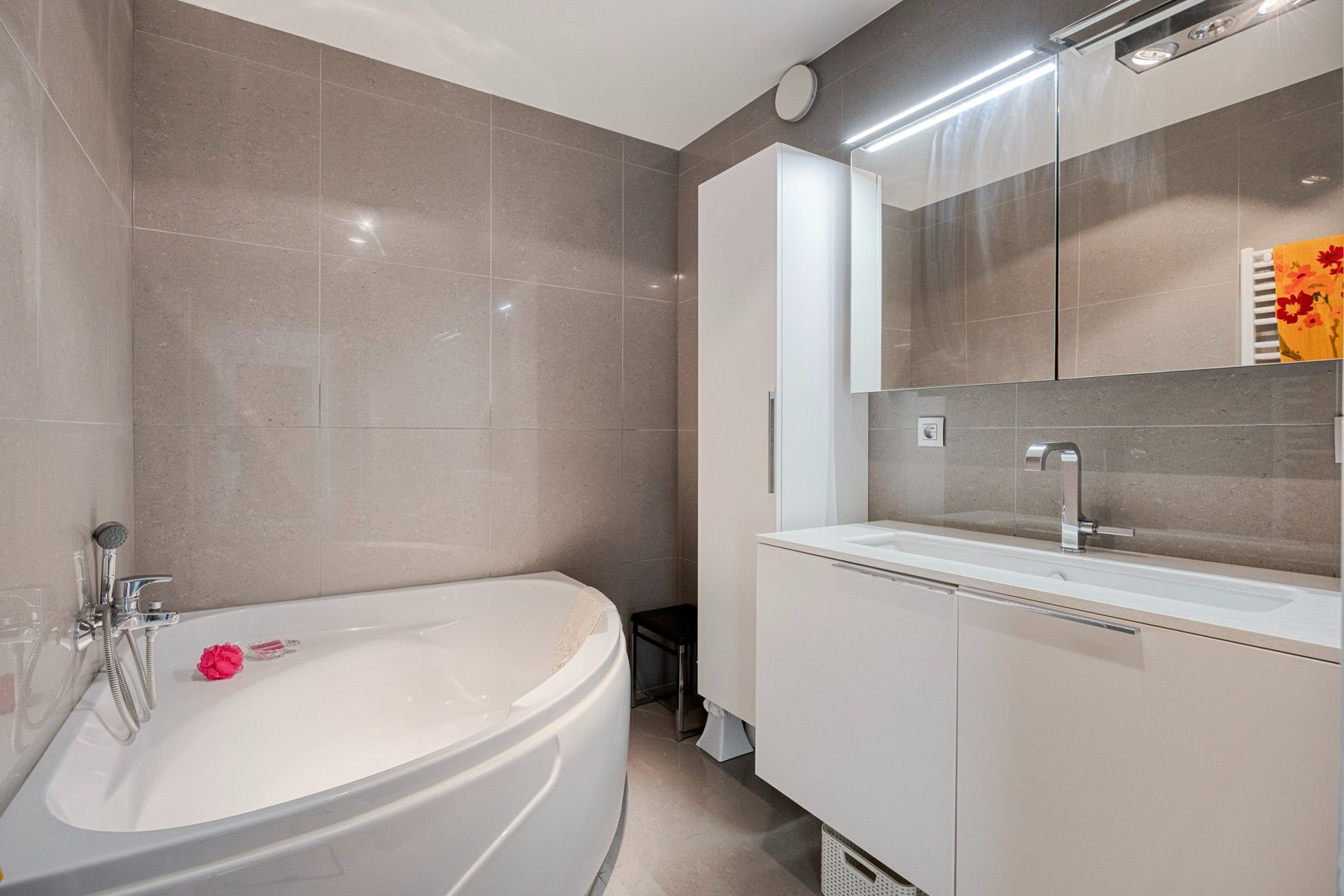 Luxueus appartement met open zicht en gezellig terras foto 16