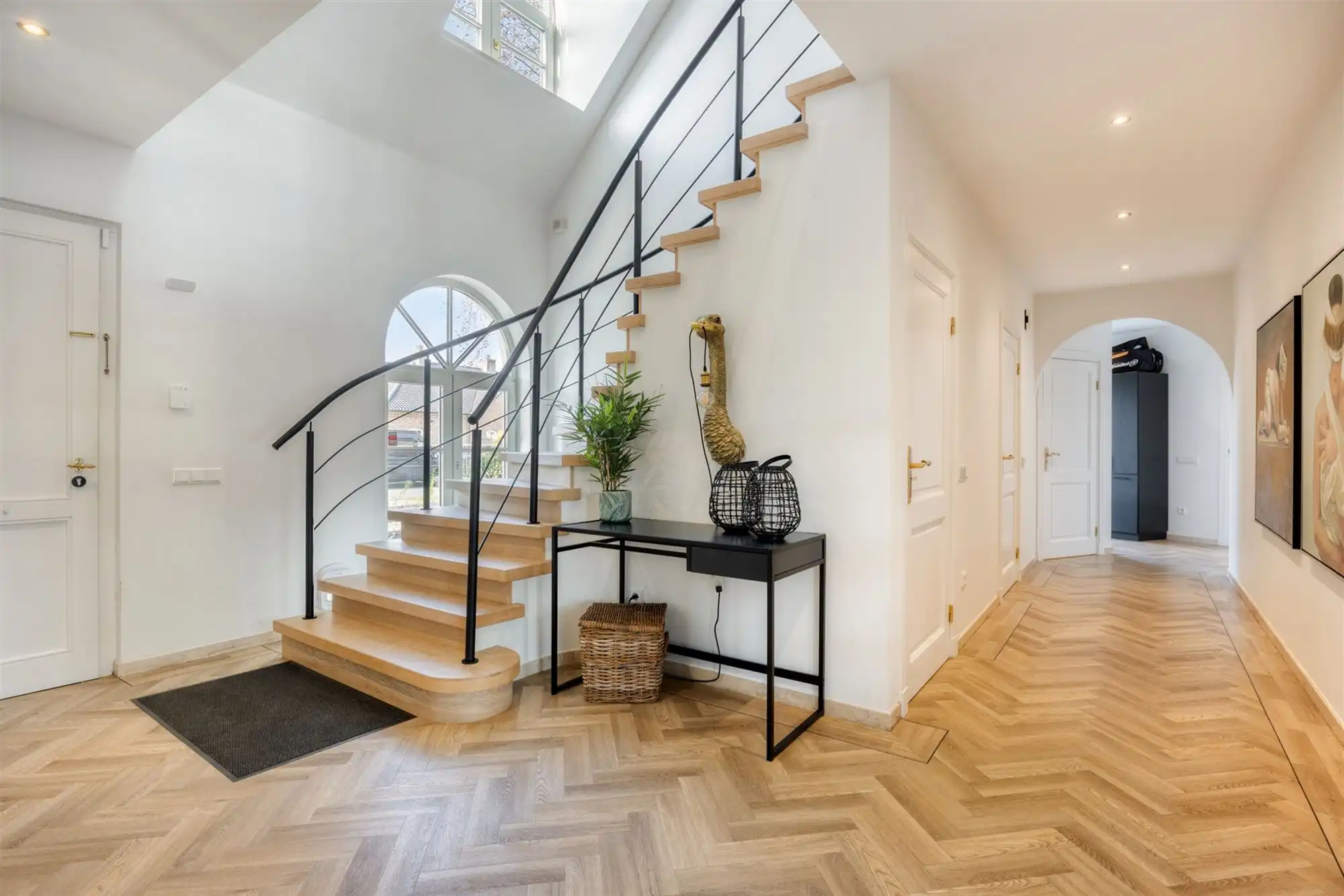 Instapklare tijdloze villa met 5 slpks op ca. 2000 m² foto 8