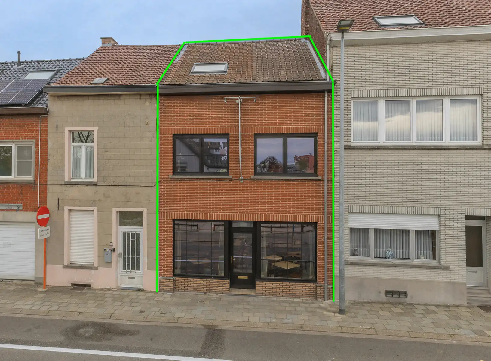 Gunstig gelegen woning met ruim terras foto {{pictureIndex}}