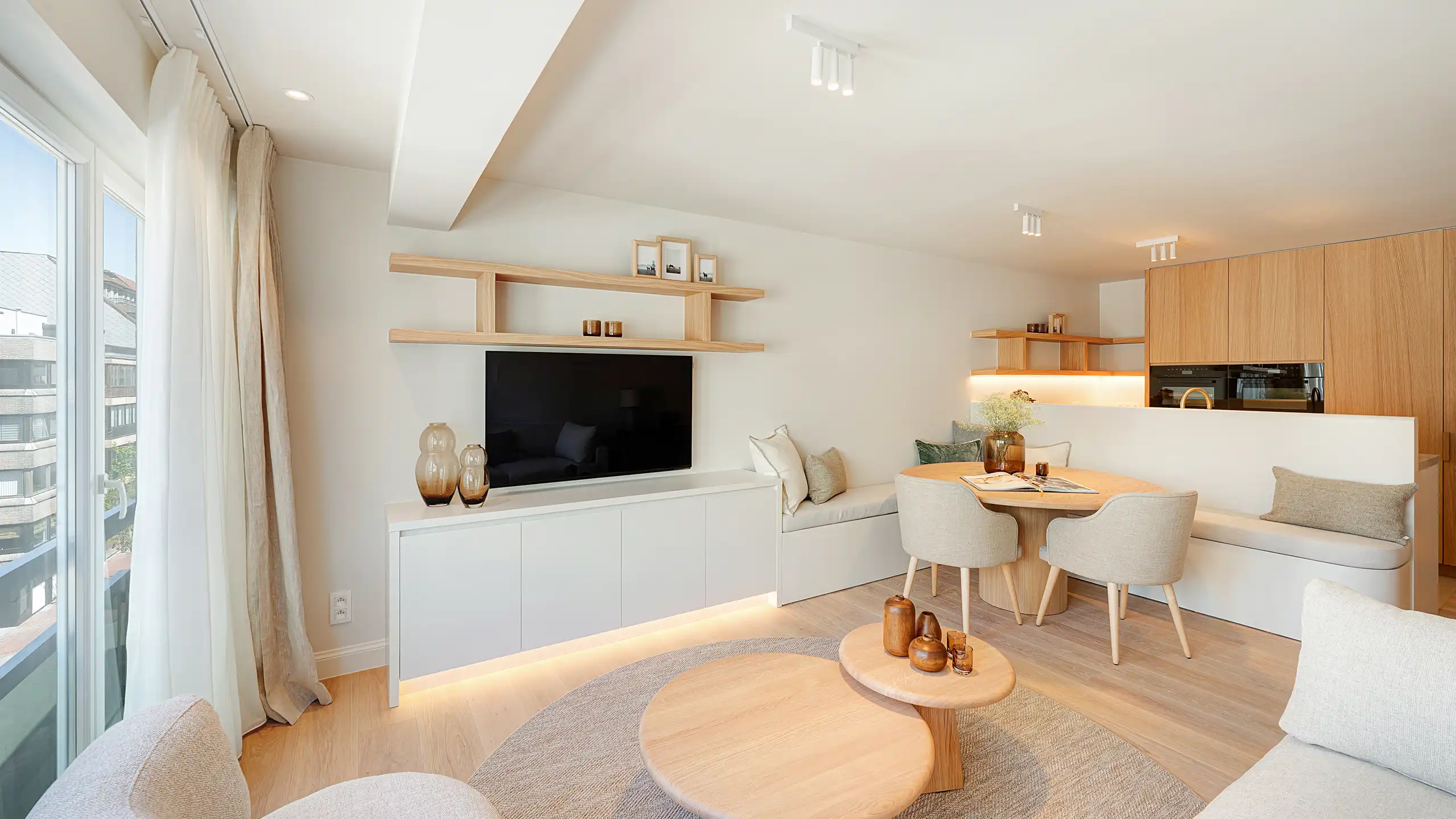 Instapklaar appartement nabij het Lichttorenplein. foto {{pictureIndex}}