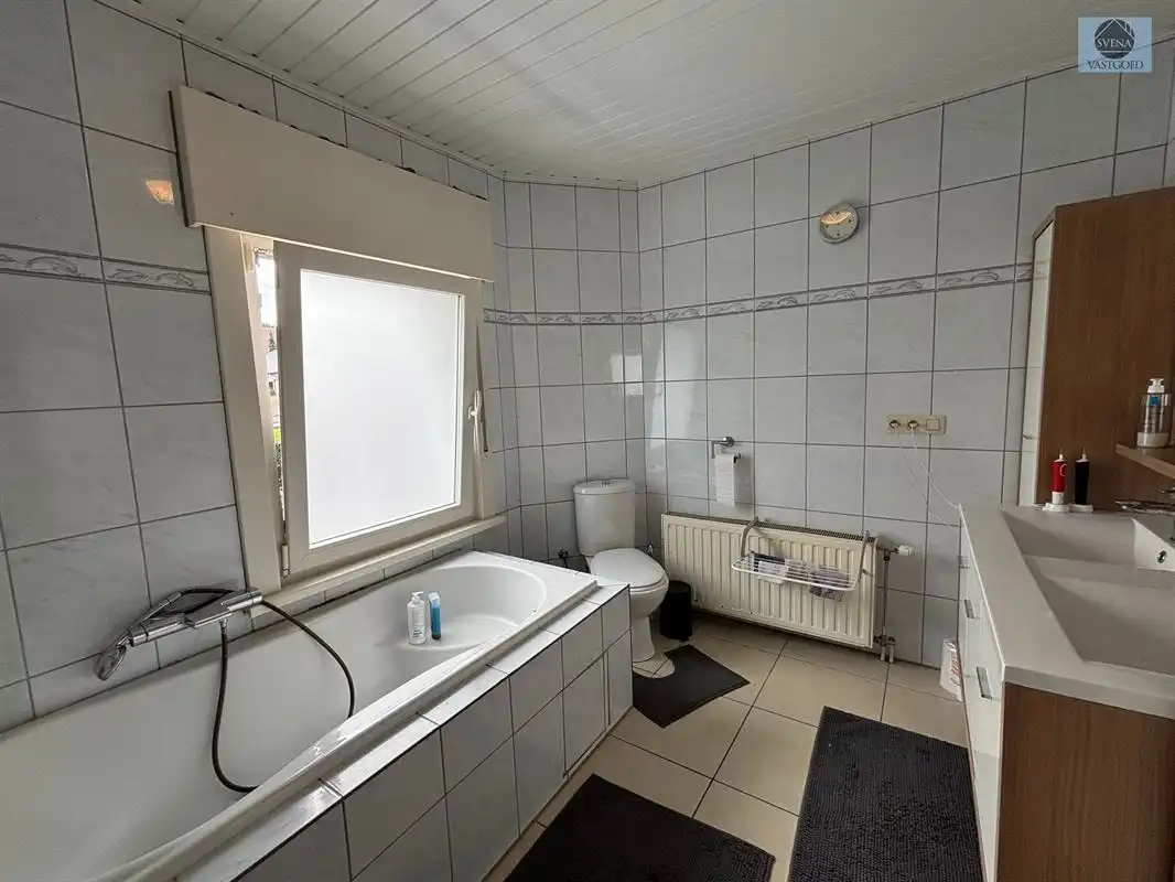 SOLIDE RUIME WONING MET 6 SLAAPKAMERS foto 9