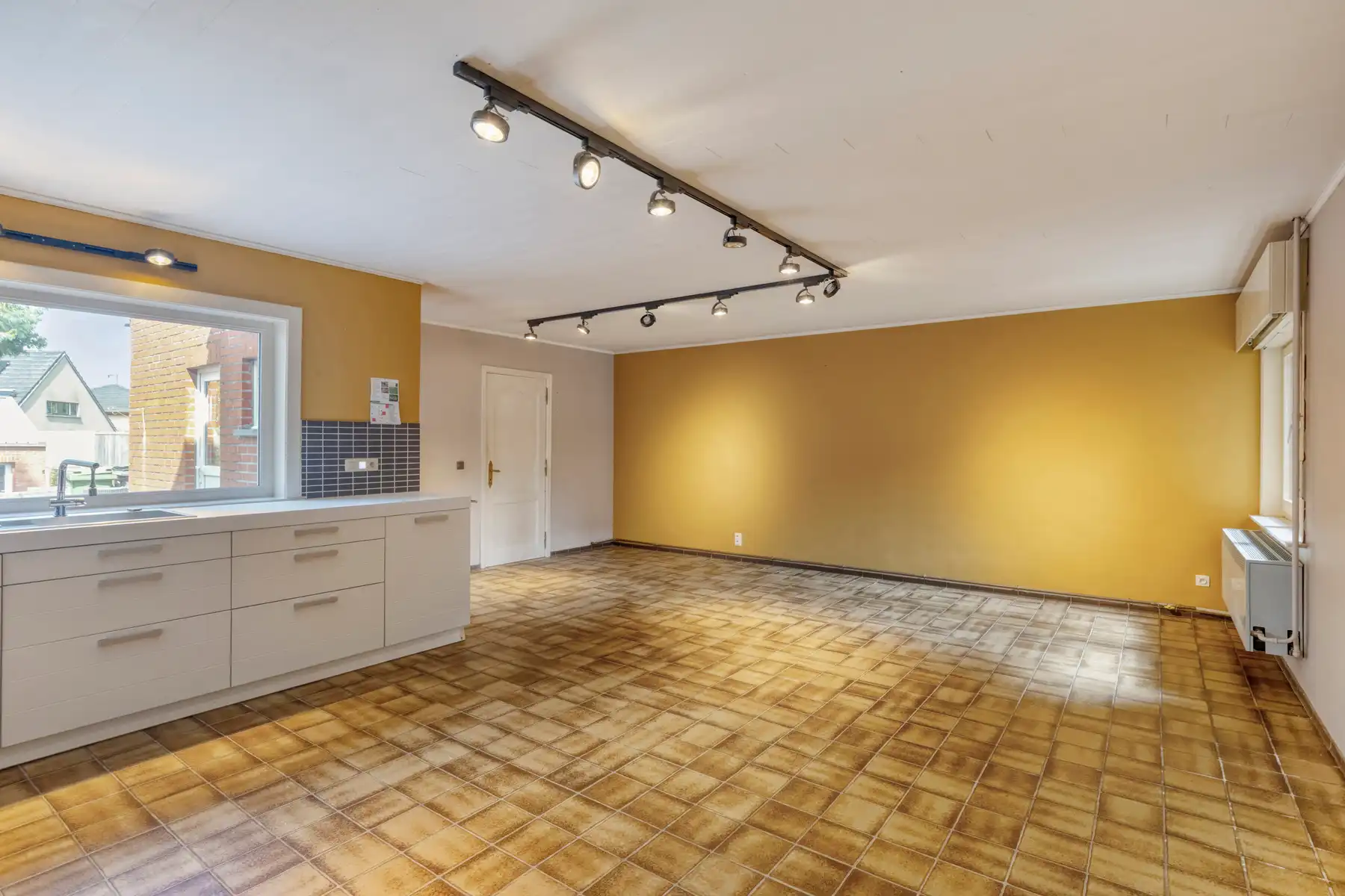 TE KOOP - instapklare woning met 3 slaapkamers en garage foto 7
