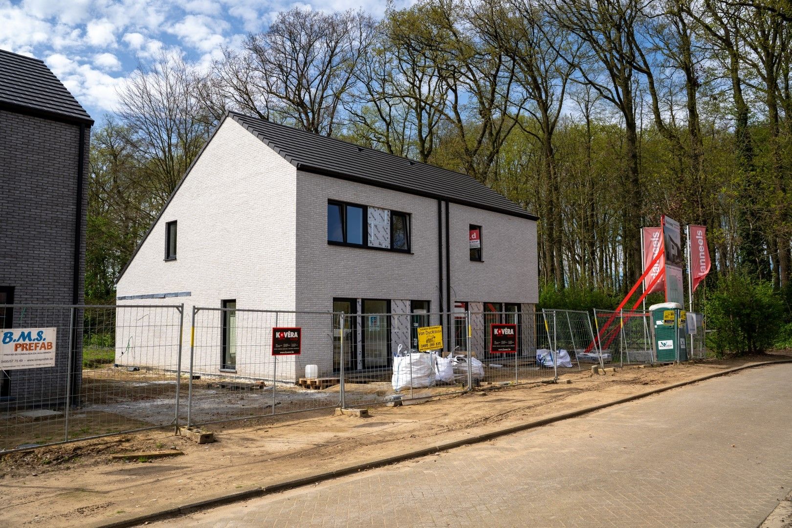 Energiezuinige halfopen bebouwing met ideale oriëntatie foto 2