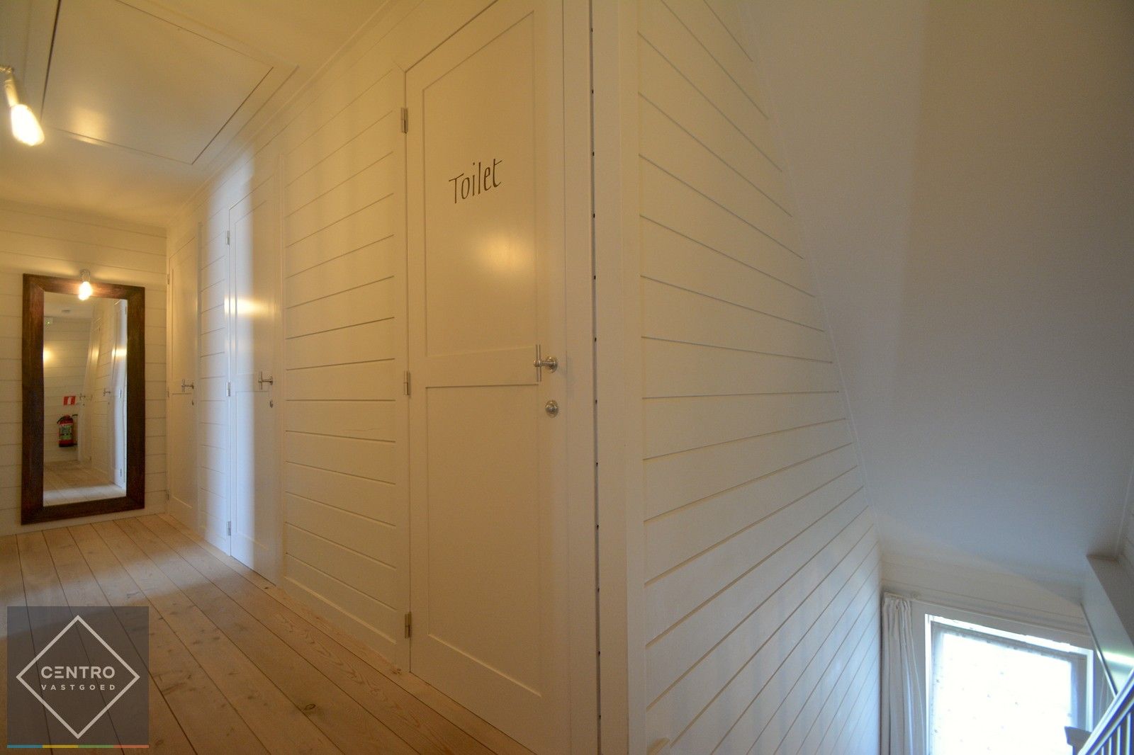 Recent (Bj. 2016) Mi CASA - HANDELSHUIS (538m2), voorzien van grote polyvalente ruimten (vrij beroep, toonzaal, horeca, B&B, ...), 5/6 slaapkamers, 4 badkamers, kelder (114m2), ... Op hoek- en zichtlocatie te Oostkamp. foto 25