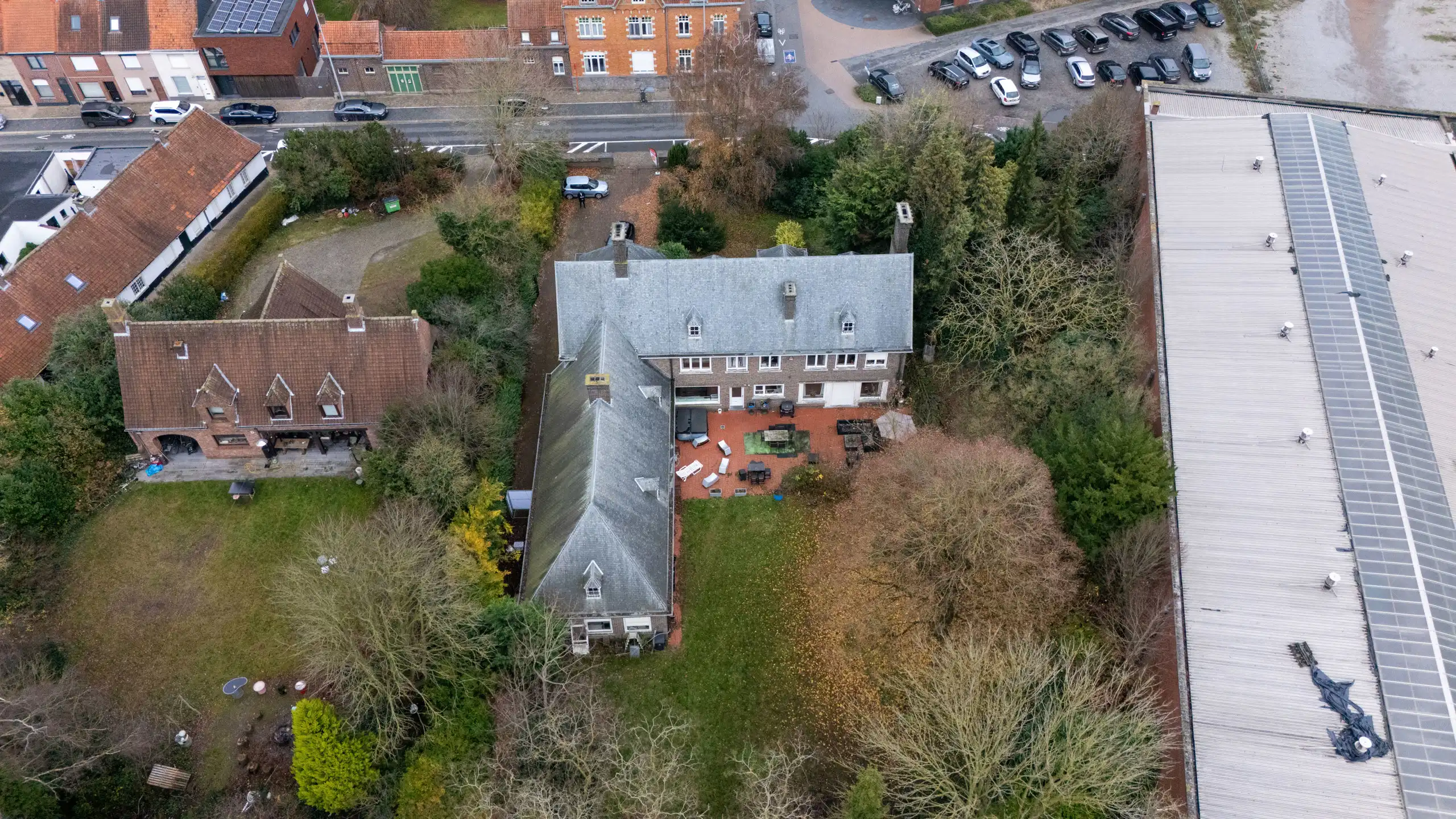 Riante te renoveren villa met grote tuin in centrum Rumbeke foto 3