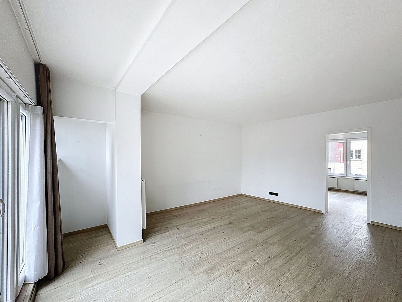 Lichtrijk één slaapkamer appartement met uitzonderlijk ruim west gericht terras. foto 6