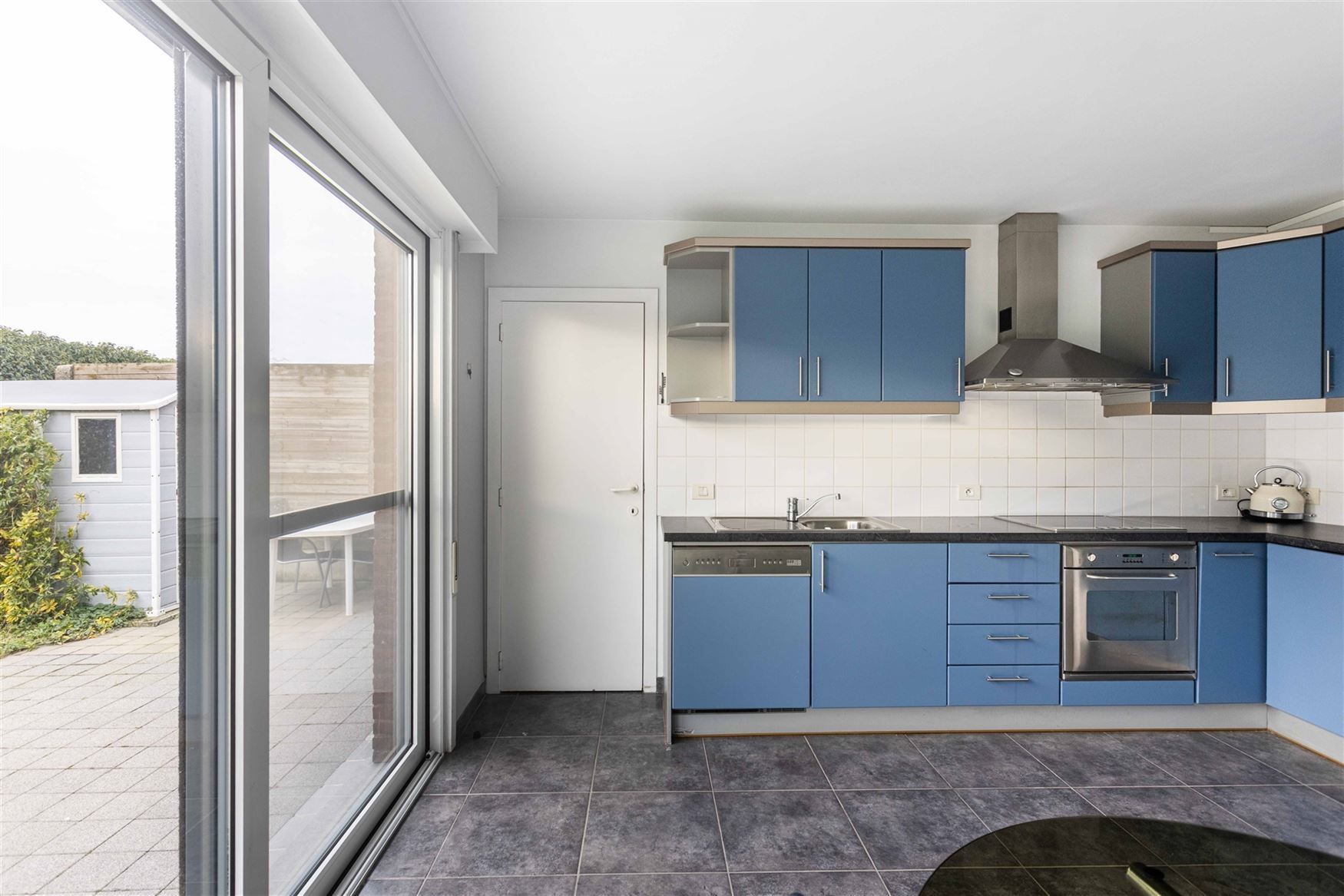 Ruime gezinswoning met zonnige tuin in Lievegem. foto 8