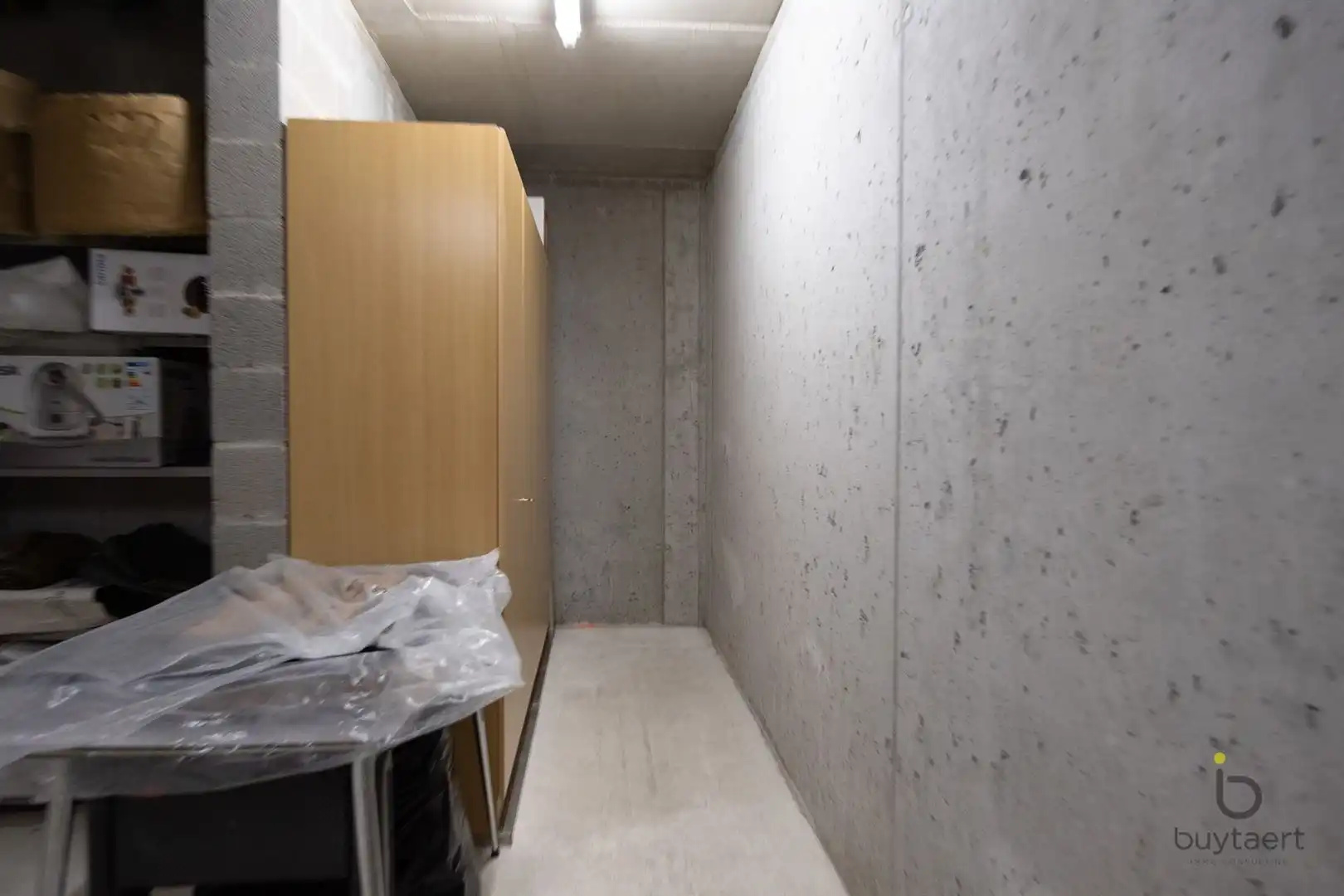 Ruim appartement met vooraan en achteraan terrassen en parking op een pleintje. foto 27