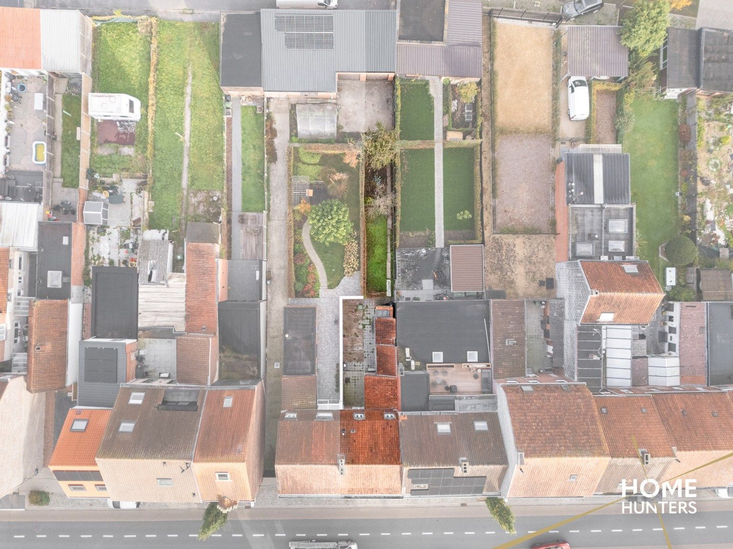 Op te frissen woning met 3 slaapkamers, ruime tuin en grote garage nabij centrum Ieper foto 34